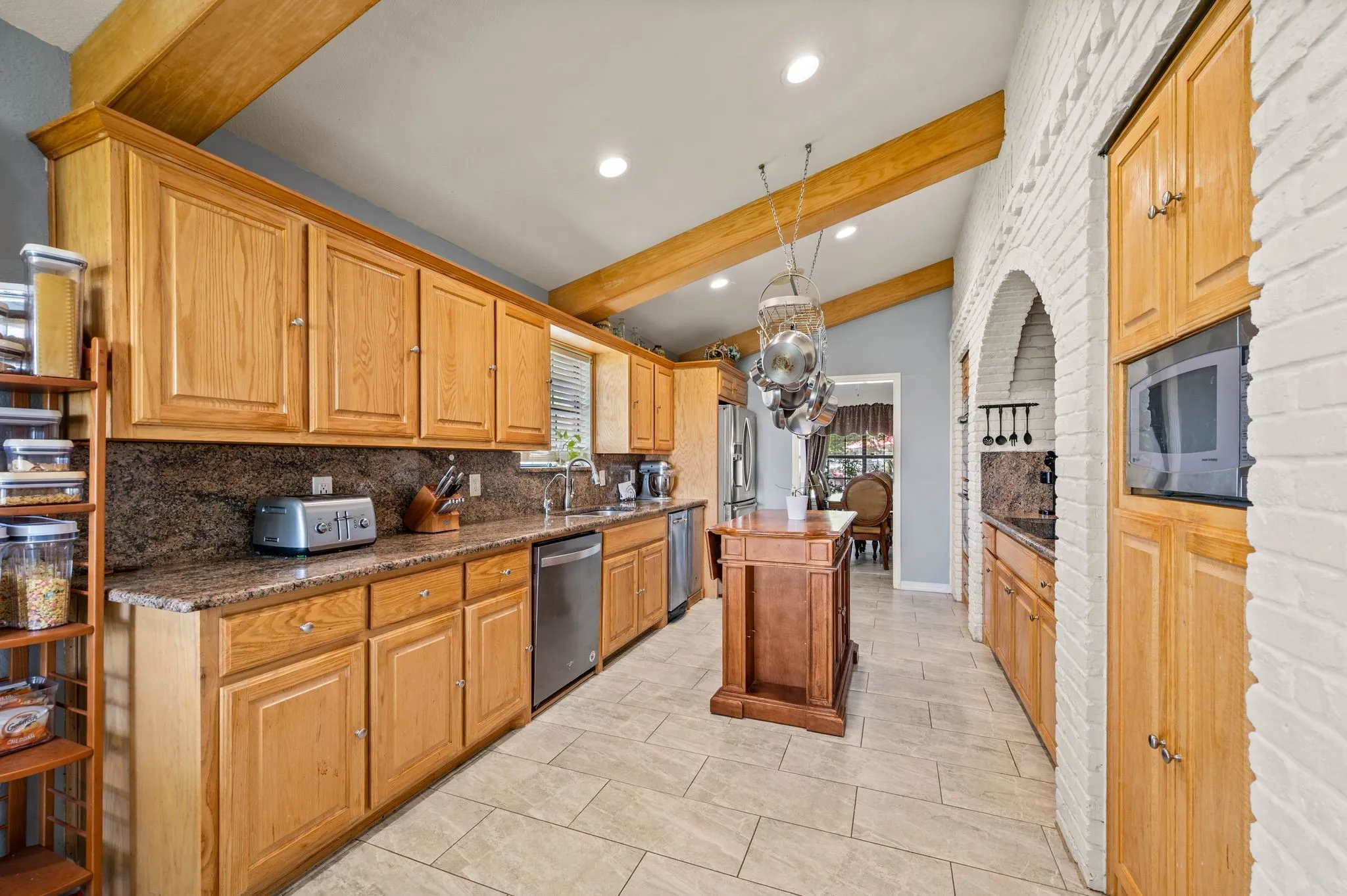 Single Family Residence For Sale in Ellis County , 617 Malloy Lane, Ovilla, Texas 75154, 4 Bedroom, 3 Bathroom, Garage spaces, 3,374 Sqft, built in 1983, mls#21340925, Real Estate Agent in Ovilla, Homes For Sale in Ellis county, Homes For Sale in Ovilla, Realtor in Ovilla Texas, Real Estate Brokerage Independent Realty Texas, Luminita Cordes Realtor