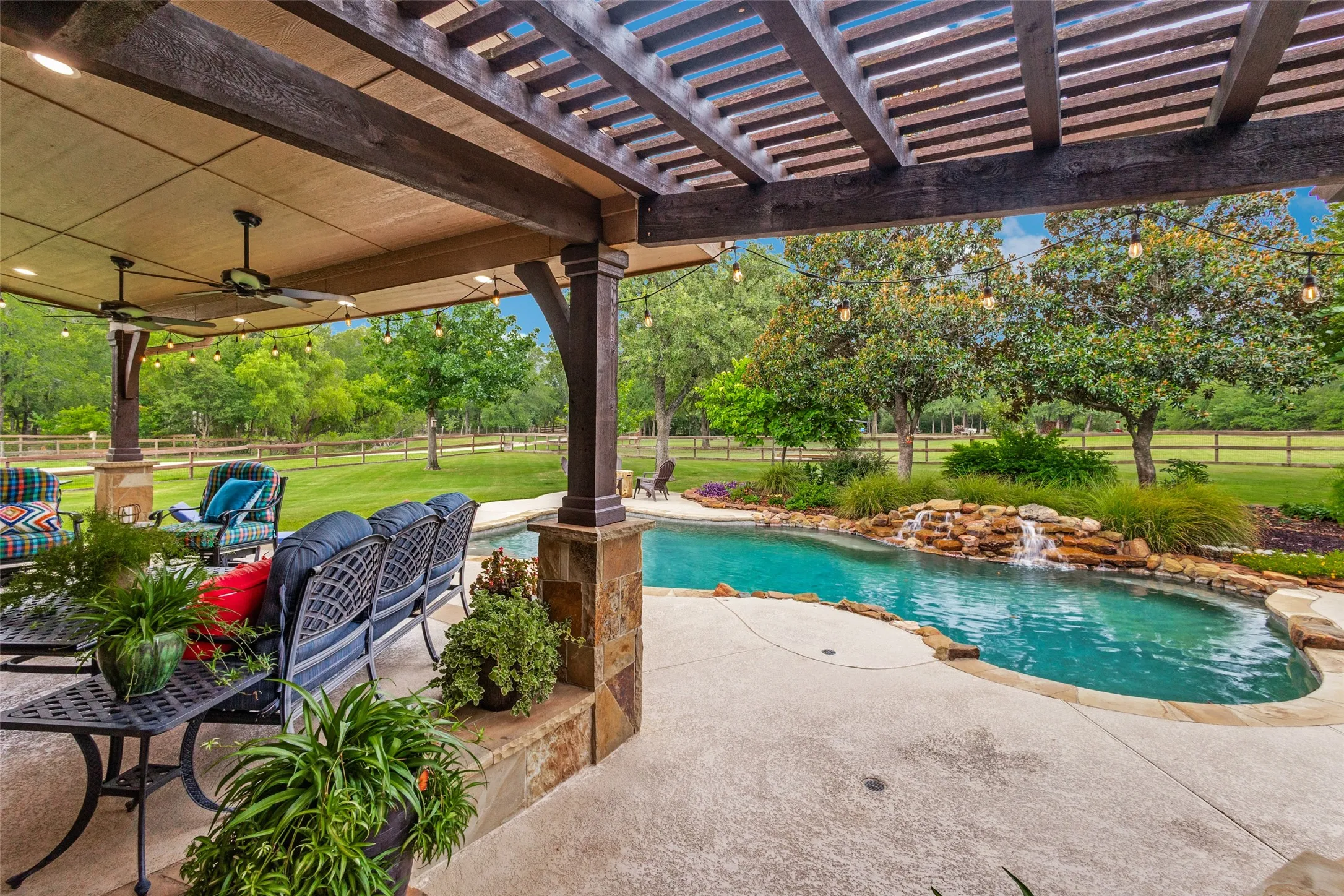 Single Family Residence For Sale in Denton County , 8140 Steeplechase Circle, Argyle, Texas 76226, 4 Bedroom, 5 Bathroom, 3 Garage spaces, 3,247 Sqft, built in 2002, mls#21341626, Real Estate Agent in Argyle, Homes For Sale in Denton county, Homes For Sale in Argyle, Realtor in Argyle Texas, Real Estate Brokerage Independent Realty Texas, Luminita Cordes Realtor