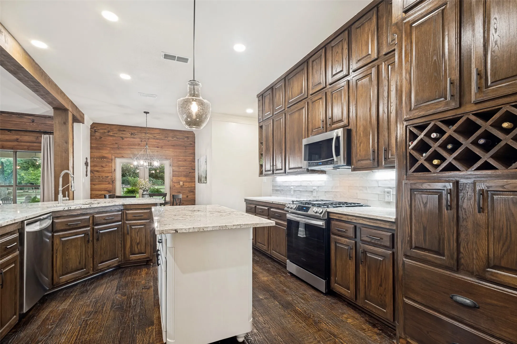 Single Family Residence For Sale in Denton County , 8140 Steeplechase Circle, Argyle, Texas 76226, 4 Bedroom, 5 Bathroom, 3 Garage spaces, 3,247 Sqft, built in 2002, mls#21341626, Real Estate Agent in Argyle, Homes For Sale in Denton county, Homes For Sale in Argyle, Realtor in Argyle Texas, Real Estate Brokerage Independent Realty Texas, Luminita Cordes Realtor
