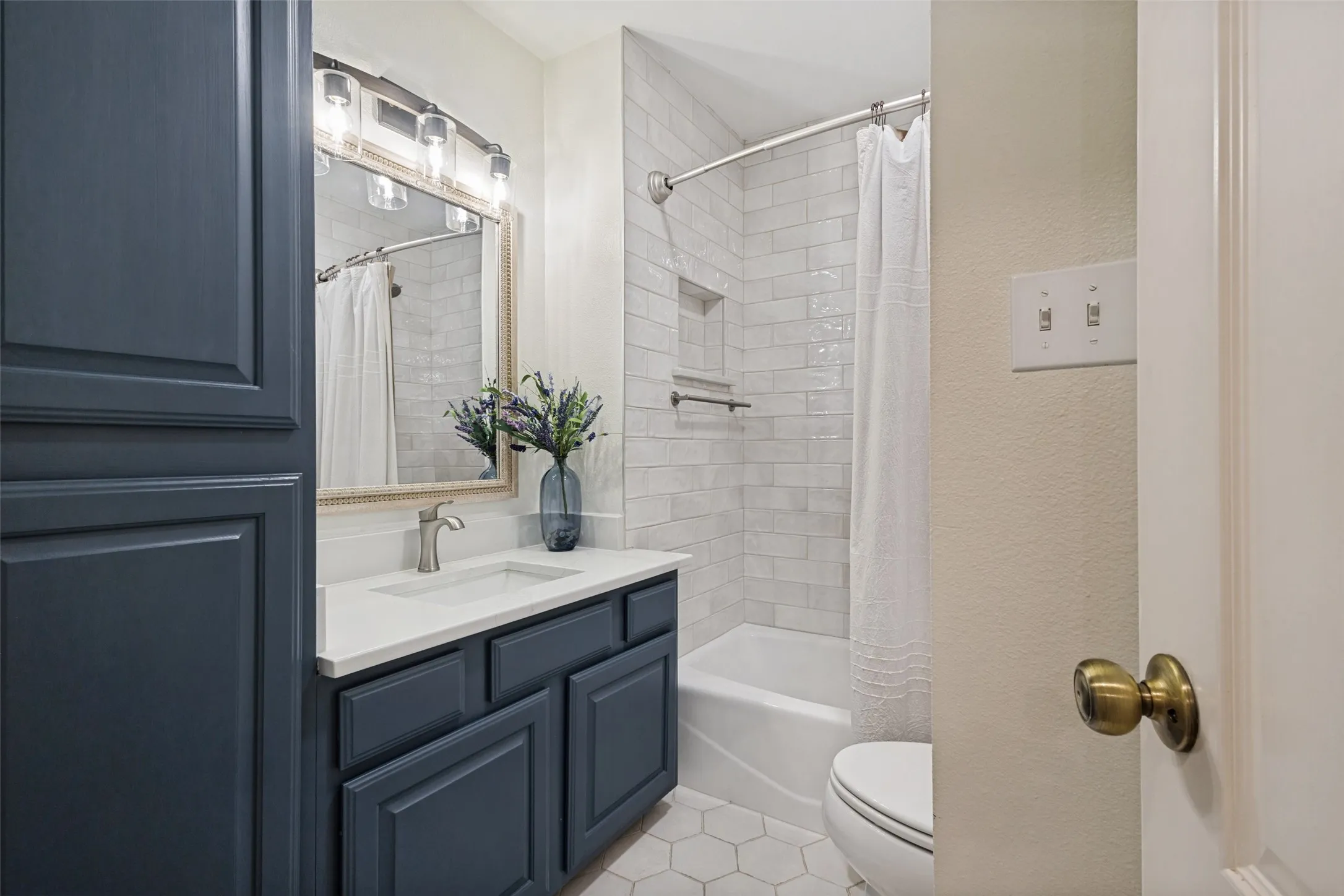 Single Family Residence For Sale in Denton County , 8140 Steeplechase Circle, Argyle, Texas 76226, 4 Bedroom, 5 Bathroom, 3 Garage spaces, 3,247 Sqft, built in 2002, mls#21341626, Real Estate Agent in Argyle, Homes For Sale in Denton county, Homes For Sale in Argyle, Realtor in Argyle Texas, Real Estate Brokerage Independent Realty Texas, Luminita Cordes Realtor