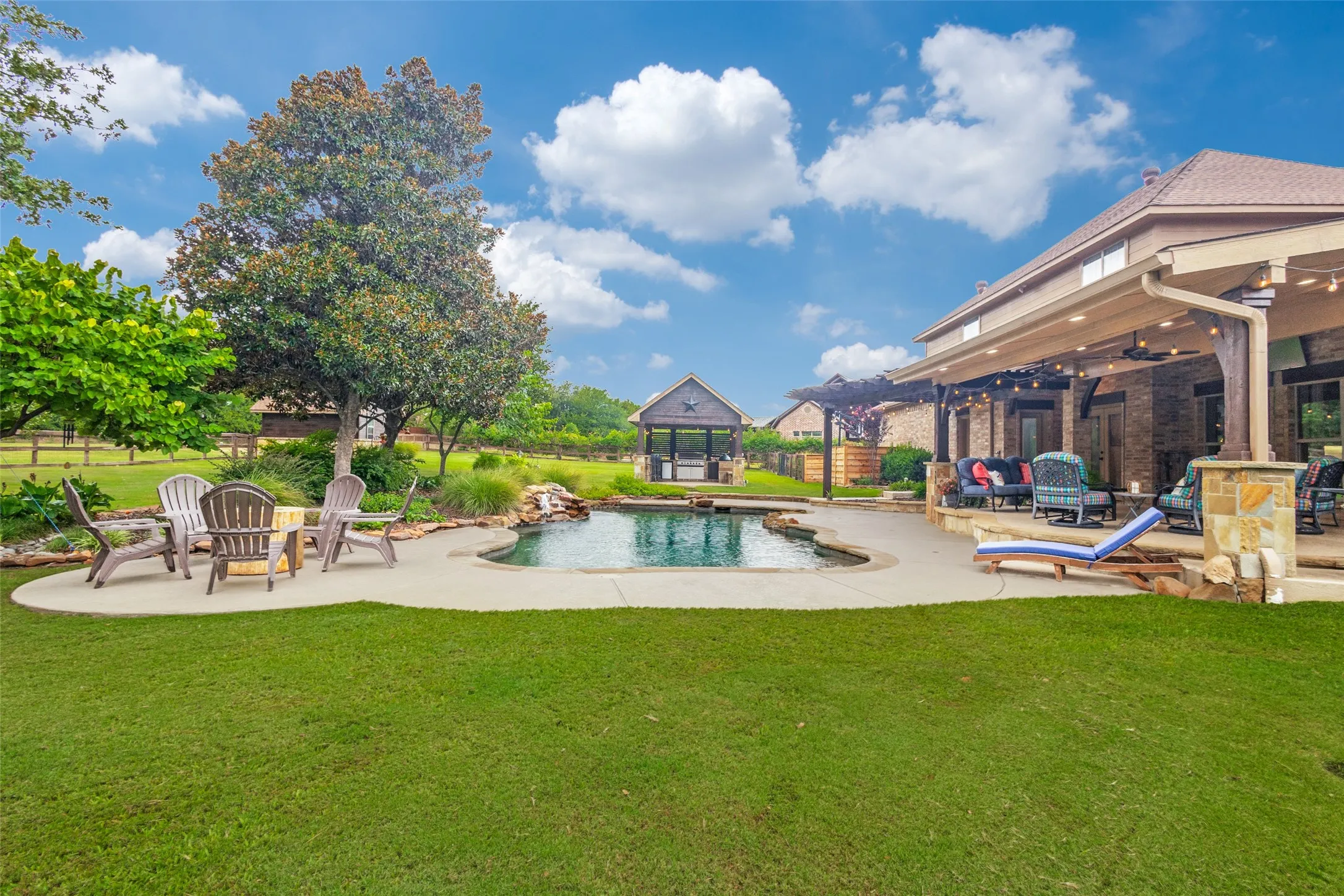 Single Family Residence For Sale in Denton County , 8140 Steeplechase Circle, Argyle, Texas 76226, 4 Bedroom, 5 Bathroom, 3 Garage spaces, 3,247 Sqft, built in 2002, mls#21341626, Real Estate Agent in Argyle, Homes For Sale in Denton county, Homes For Sale in Argyle, Realtor in Argyle Texas, Real Estate Brokerage Independent Realty Texas, Luminita Cordes Realtor