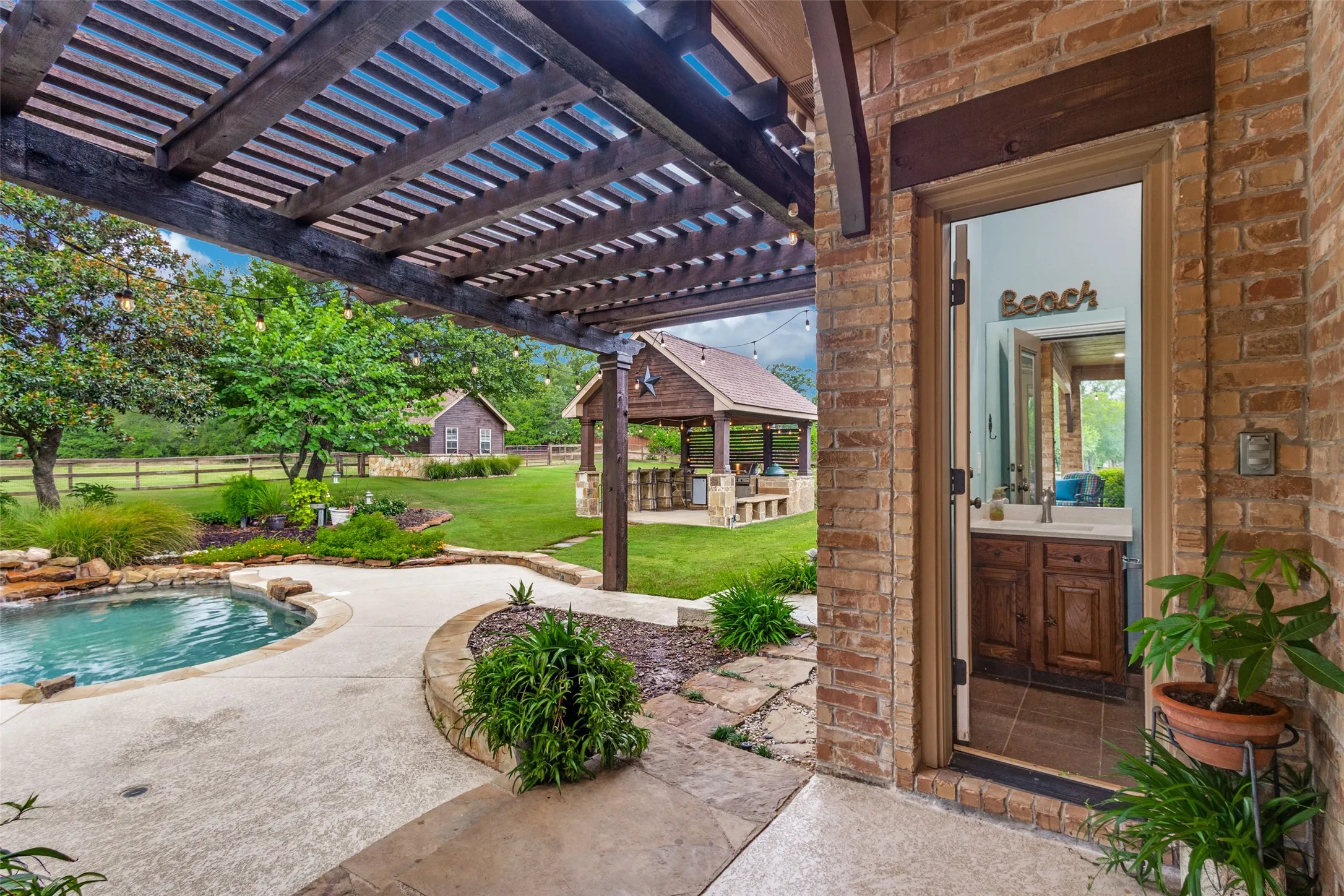 Single Family Residence For Sale in Denton County , 8140 Steeplechase Circle, Argyle, Texas 76226, 4 Bedroom, 5 Bathroom, 3 Garage spaces, 3,247 Sqft, built in 2002, mls#21341626, Real Estate Agent in Argyle, Homes For Sale in Denton county, Homes For Sale in Argyle, Realtor in Argyle Texas, Real Estate Brokerage Independent Realty Texas, Luminita Cordes Realtor