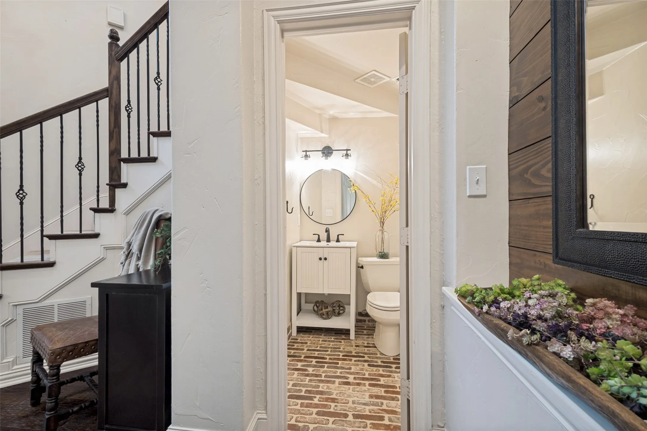 Single Family Residence For Sale in Denton County , 8140 Steeplechase Circle, Argyle, Texas 76226, 4 Bedroom, 5 Bathroom, 3 Garage spaces, 3,247 Sqft, built in 2002, mls#21341626, Real Estate Agent in Argyle, Homes For Sale in Denton county, Homes For Sale in Argyle, Realtor in Argyle Texas, Real Estate Brokerage Independent Realty Texas, Luminita Cordes Realtor