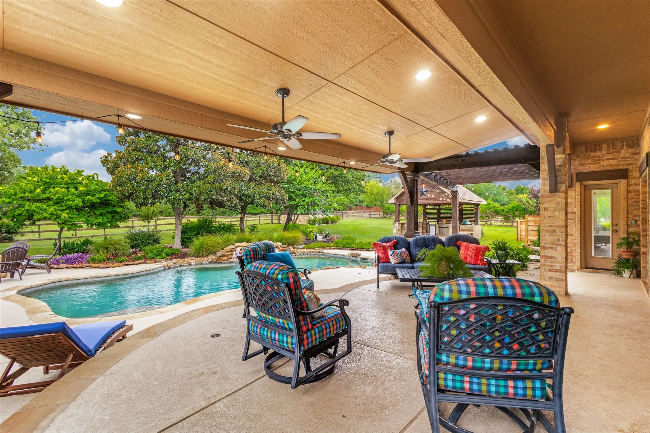 Single Family Residence For Sale in Denton County , 8140 Steeplechase Circle, Argyle, Texas 76226, 4 Bedroom, 5 Bathroom, 3 Garage spaces, 3,247 Sqft, built in 2002, mls#21341626, Real Estate Agent in Argyle, Homes For Sale in Denton county, Homes For Sale in Argyle, Realtor in Argyle Texas, Real Estate Brokerage Independent Realty Texas, Luminita Cordes Realtor