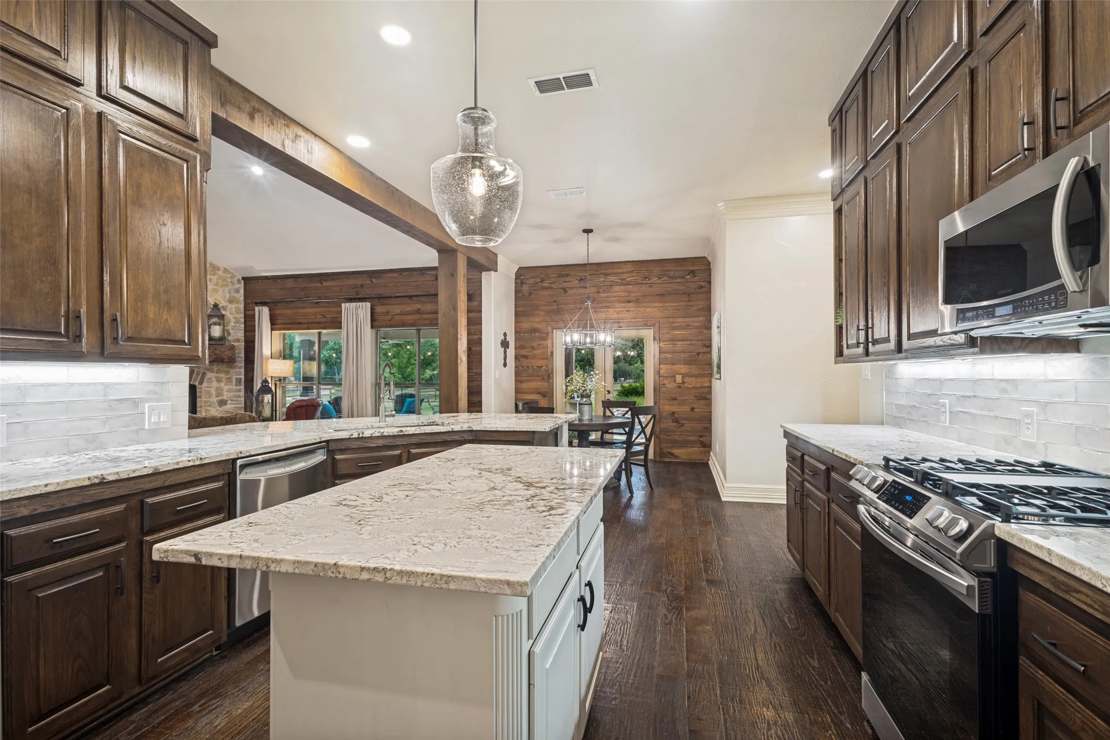 Single Family Residence For Sale in Denton County , 8140 Steeplechase Circle, Argyle, Texas 76226, 4 Bedroom, 5 Bathroom, 3 Garage spaces, 3,247 Sqft, built in 2002, mls#21341626, Real Estate Agent in Argyle, Homes For Sale in Denton county, Homes For Sale in Argyle, Realtor in Argyle Texas, Real Estate Brokerage Independent Realty Texas, Luminita Cordes Realtor