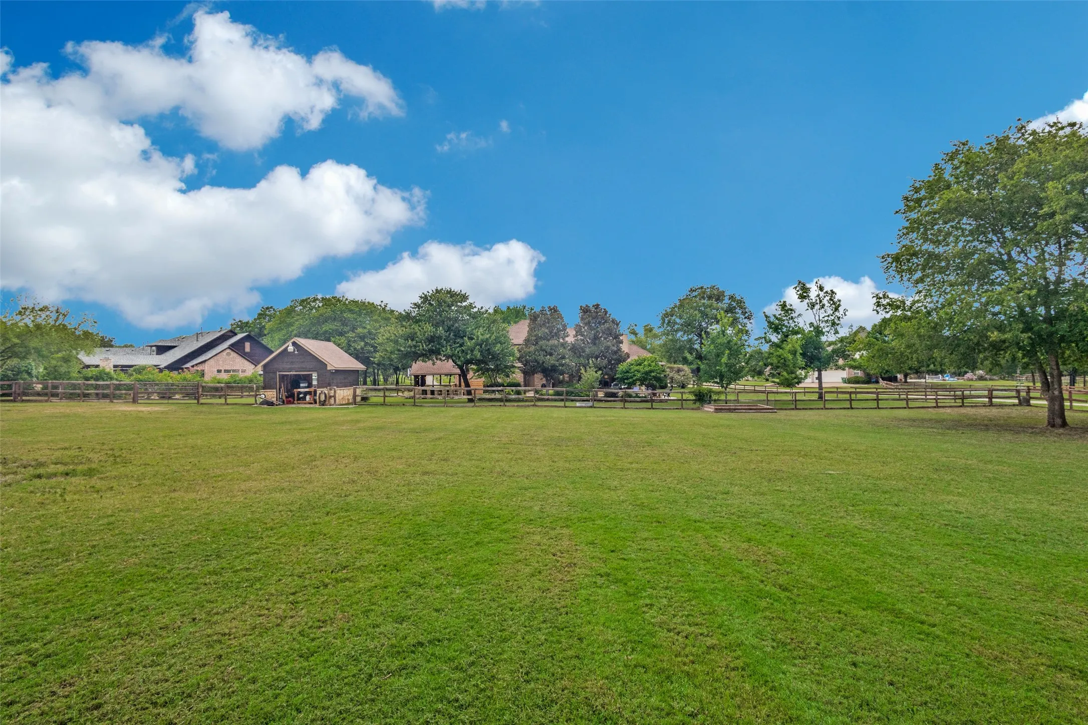 Single Family Residence For Sale in Denton County , 8140 Steeplechase Circle, Argyle, Texas 76226, 4 Bedroom, 5 Bathroom, 3 Garage spaces, 3,247 Sqft, built in 2002, mls#21341626, Real Estate Agent in Argyle, Homes For Sale in Denton county, Homes For Sale in Argyle, Realtor in Argyle Texas, Real Estate Brokerage Independent Realty Texas, Luminita Cordes Realtor