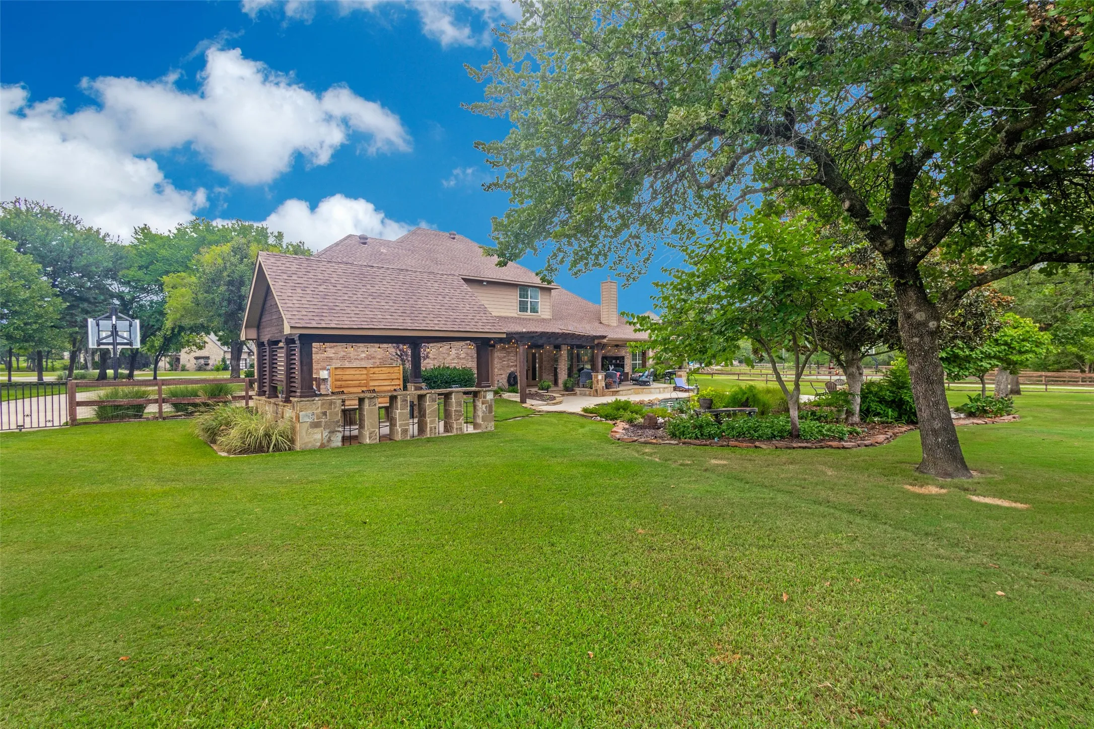 Single Family Residence For Sale in Denton County , 8140 Steeplechase Circle, Argyle, Texas 76226, 4 Bedroom, 5 Bathroom, 3 Garage spaces, 3,247 Sqft, built in 2002, mls#21341626, Real Estate Agent in Argyle, Homes For Sale in Denton county, Homes For Sale in Argyle, Realtor in Argyle Texas, Real Estate Brokerage Independent Realty Texas, Luminita Cordes Realtor