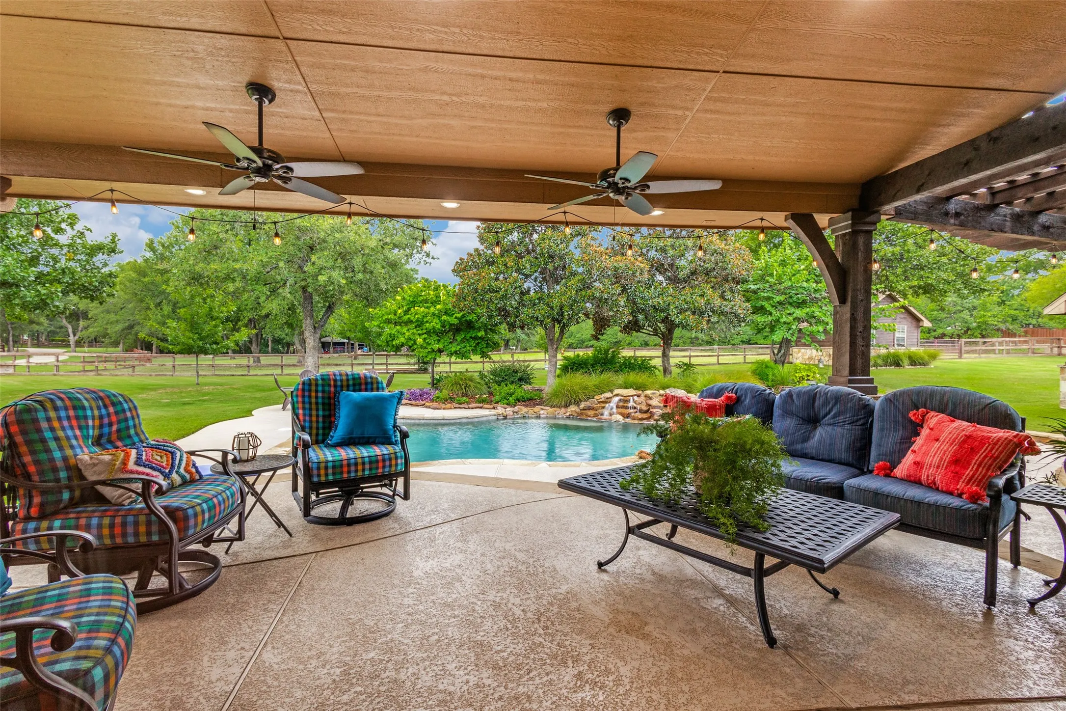 Single Family Residence For Sale in Denton County , 8140 Steeplechase Circle, Argyle, Texas 76226, 4 Bedroom, 5 Bathroom, 3 Garage spaces, 3,247 Sqft, built in 2002, mls#21341626, Real Estate Agent in Argyle, Homes For Sale in Denton county, Homes For Sale in Argyle, Realtor in Argyle Texas, Real Estate Brokerage Independent Realty Texas, Luminita Cordes Realtor