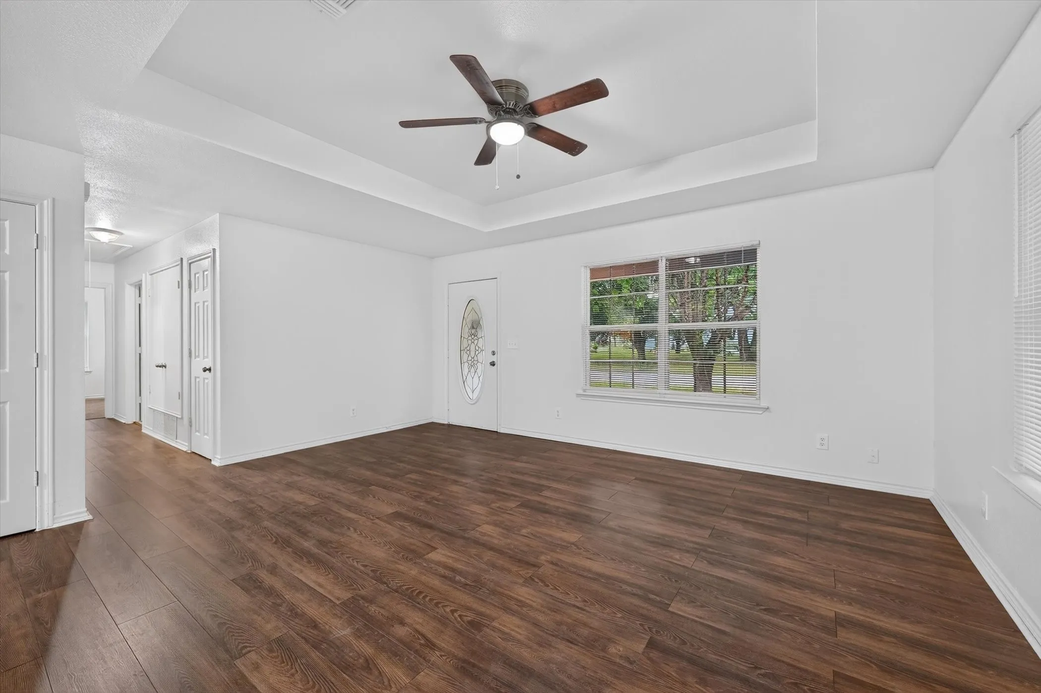 Single Family Residence For Sale in Fannin County , 1002 Pine Street, Bonham, Texas 75418, 3 Bedroom, 2 Bathroom, Garage spaces, 1,357 Sqft, built in 2002, mls#21341725, Real Estate Agent in Bonham, Homes For Sale in Fannin county, Homes For Sale in Bonham, Realtor in Bonham Texas, Real Estate Brokerage Independent Realty Texas, Luminita Cordes Realtor