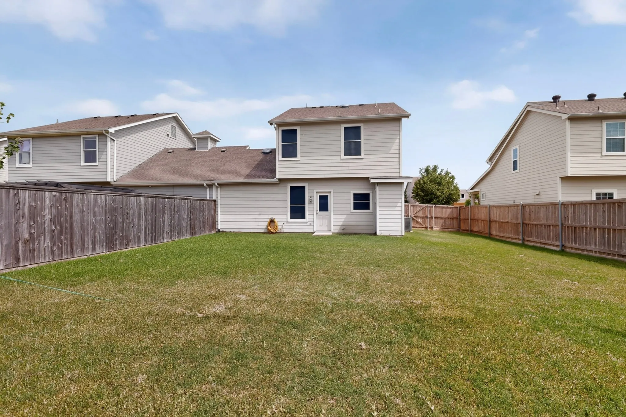 Townhouse For Sale in Collin County , 814 Greene Way, Wylie, Texas 75098, 2 Bedroom, 3 Bathroom, 1 Garage spaces, 1,249 Sqft, built in 2003, mls#21341730, Real Estate Agent in Wylie, Homes For Sale in Collin county, Homes For Sale in Wylie, Realtor in Wylie Texas, Real Estate Brokerage Independent Realty Texas, Luminita Cordes Realtor