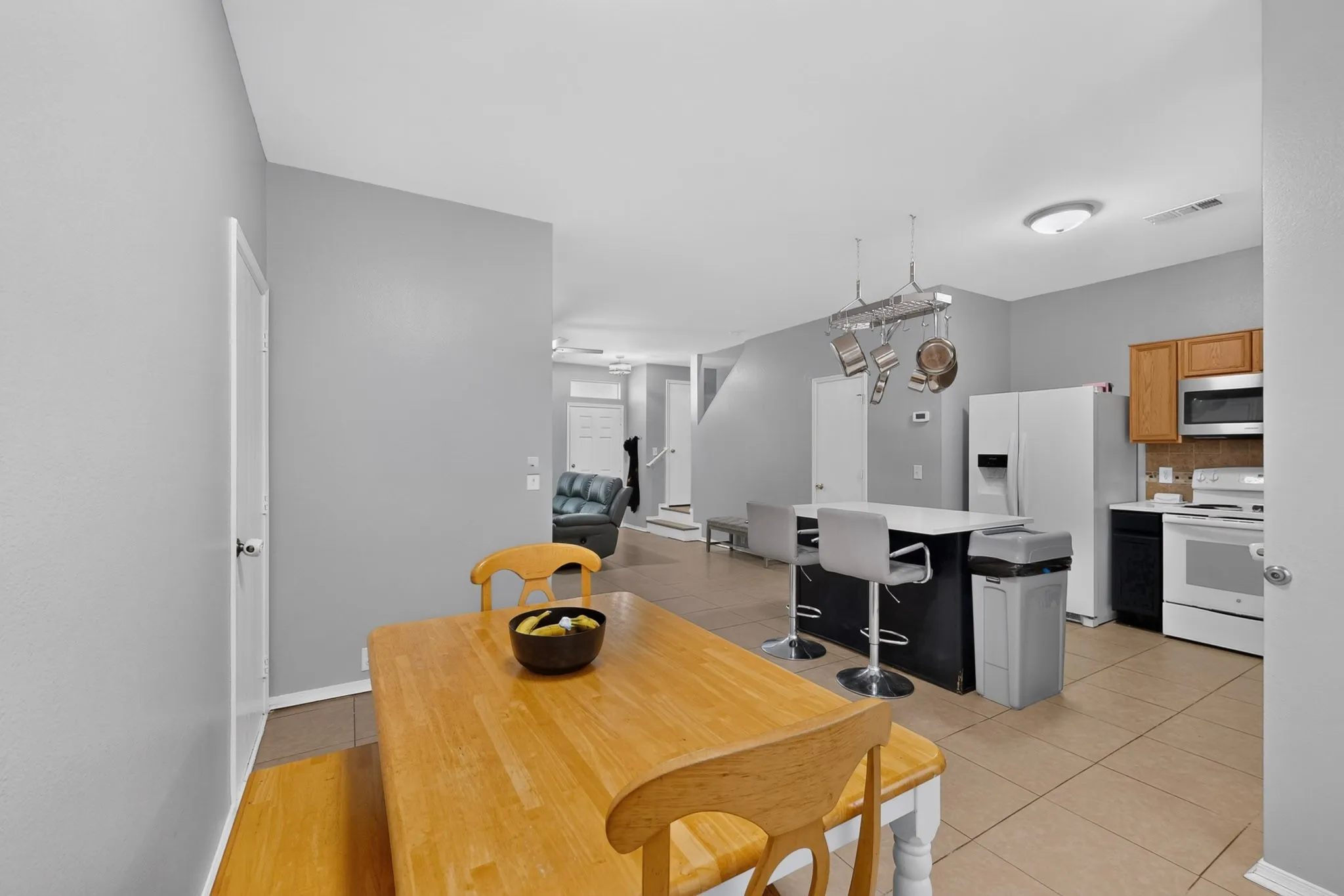 Townhouse For Sale in Collin County , 814 Greene Way, Wylie, Texas 75098, 2 Bedroom, 3 Bathroom, 1 Garage spaces, 1,249 Sqft, built in 2003, mls#21341730, Real Estate Agent in Wylie, Homes For Sale in Collin county, Homes For Sale in Wylie, Realtor in Wylie Texas, Real Estate Brokerage Independent Realty Texas, Luminita Cordes Realtor