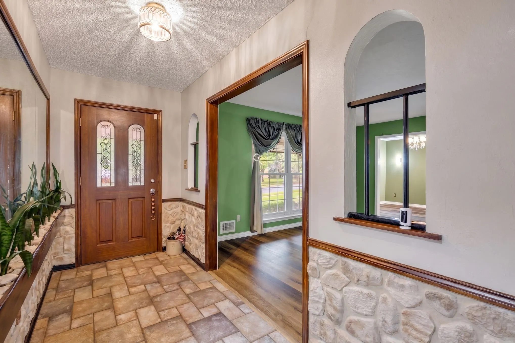Single Family Residence For Sale in Dallas County , 7959 Greenhollow Lane, Dallas, Texas 75240, 4 Bedroom, 3 Bathroom, 2 Garage spaces, 2,241 Sqft, built in 1969, mls#21341393, Real Estate Agent in Dallas, Homes For Sale in Dallas county, Homes For Sale in Dallas, Realtor in Dallas Texas, Real Estate Brokerage Independent Realty Texas, Luminita Cordes Realtor