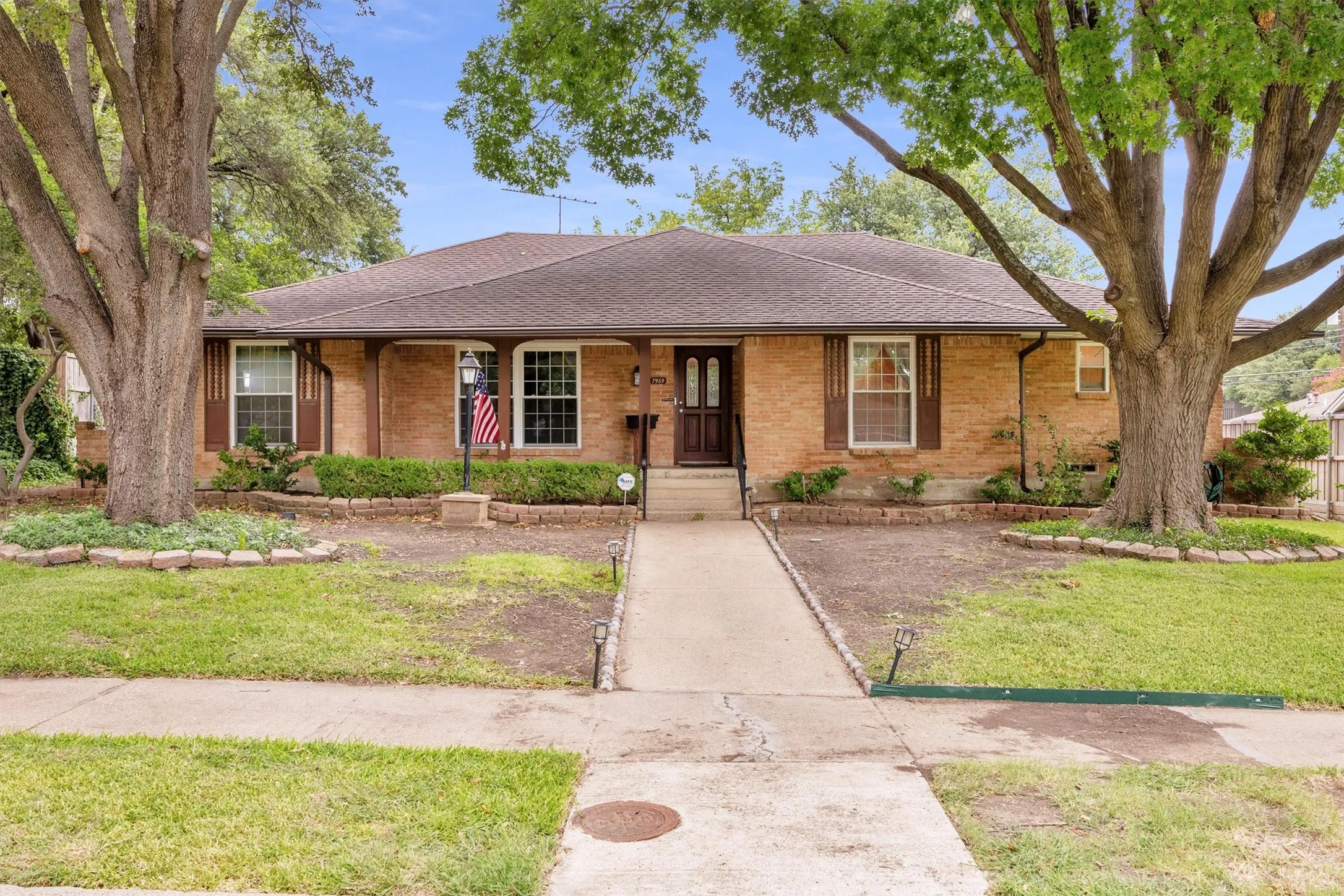 Single Family Residence For Sale in Dallas County , 7959 Greenhollow Lane, Dallas, Texas 75240, 4 Bedroom, 3 Bathroom, 2 Garage spaces, 2,241 Sqft, built in 1969, mls#21341393, Real Estate Agent in Dallas, Homes For Sale in Dallas county, Homes For Sale in Dallas, Realtor in Dallas Texas, Real Estate Brokerage Independent Realty Texas, Luminita Cordes Realtor