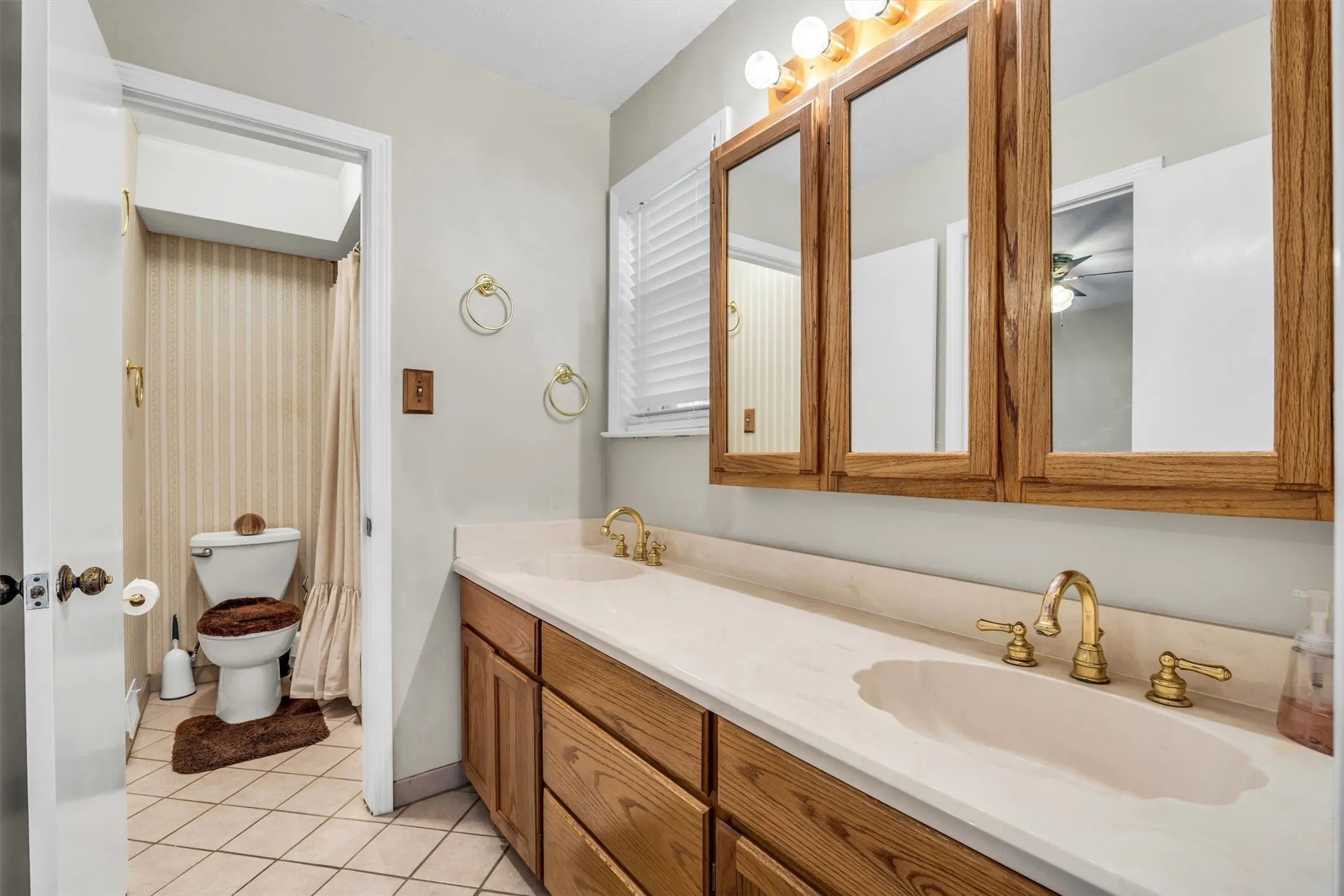 Single Family Residence For Sale in Dallas County , 7959 Greenhollow Lane, Dallas, Texas 75240, 4 Bedroom, 3 Bathroom, 2 Garage spaces, 2,241 Sqft, built in 1969, mls#21341393, Real Estate Agent in Dallas, Homes For Sale in Dallas county, Homes For Sale in Dallas, Realtor in Dallas Texas, Real Estate Brokerage Independent Realty Texas, Luminita Cordes Realtor