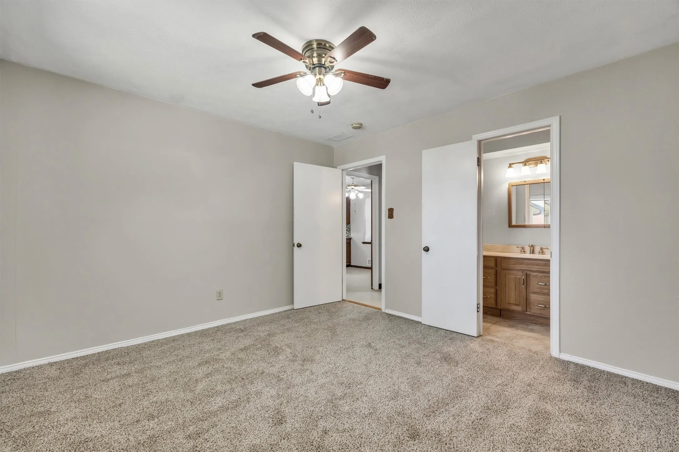 Single Family Residence For Sale in Dallas County , 7959 Greenhollow Lane, Dallas, Texas 75240, 4 Bedroom, 3 Bathroom, 2 Garage spaces, 2,241 Sqft, built in 1969, mls#21341393, Real Estate Agent in Dallas, Homes For Sale in Dallas county, Homes For Sale in Dallas, Realtor in Dallas Texas, Real Estate Brokerage Independent Realty Texas, Luminita Cordes Realtor