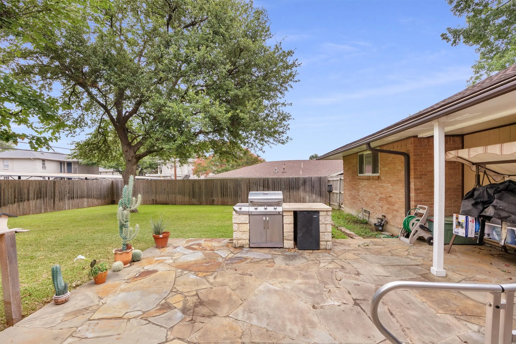 Single Family Residence For Sale in Dallas County , 7959 Greenhollow Lane, Dallas, Texas 75240, 4 Bedroom, 3 Bathroom, 2 Garage spaces, 2,241 Sqft, built in 1969, mls#21341393, Real Estate Agent in Dallas, Homes For Sale in Dallas county, Homes For Sale in Dallas, Realtor in Dallas Texas, Real Estate Brokerage Independent Realty Texas, Luminita Cordes Realtor