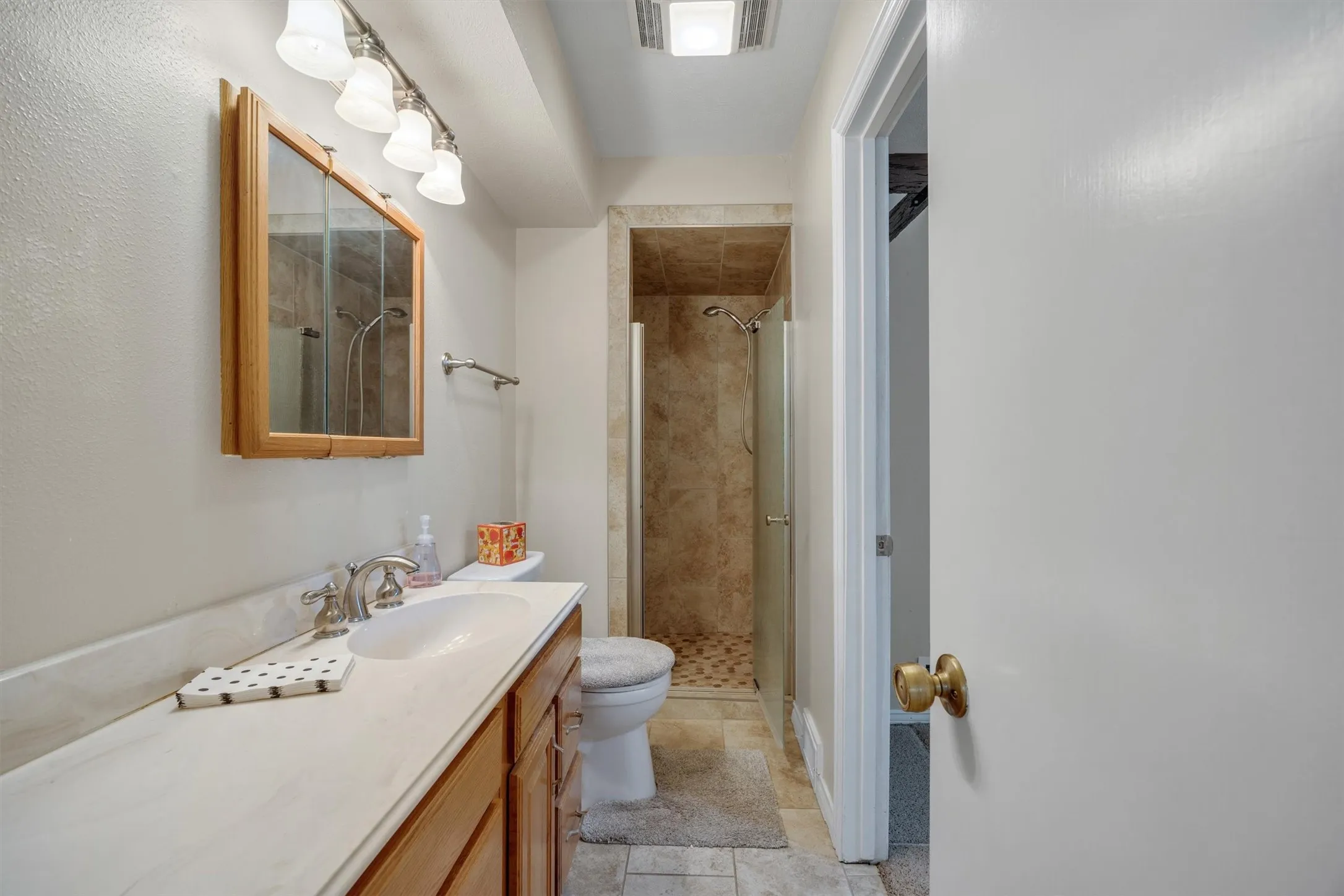Single Family Residence For Sale in Dallas County , 7959 Greenhollow Lane, Dallas, Texas 75240, 4 Bedroom, 3 Bathroom, 2 Garage spaces, 2,241 Sqft, built in 1969, mls#21341393, Real Estate Agent in Dallas, Homes For Sale in Dallas county, Homes For Sale in Dallas, Realtor in Dallas Texas, Real Estate Brokerage Independent Realty Texas, Luminita Cordes Realtor