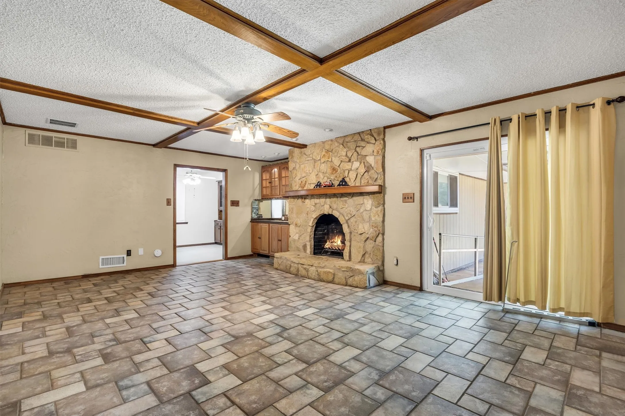 Single Family Residence For Sale in Dallas County , 7959 Greenhollow Lane, Dallas, Texas 75240, 4 Bedroom, 3 Bathroom, 2 Garage spaces, 2,241 Sqft, built in 1969, mls#21341393, Real Estate Agent in Dallas, Homes For Sale in Dallas county, Homes For Sale in Dallas, Realtor in Dallas Texas, Real Estate Brokerage Independent Realty Texas, Luminita Cordes Realtor