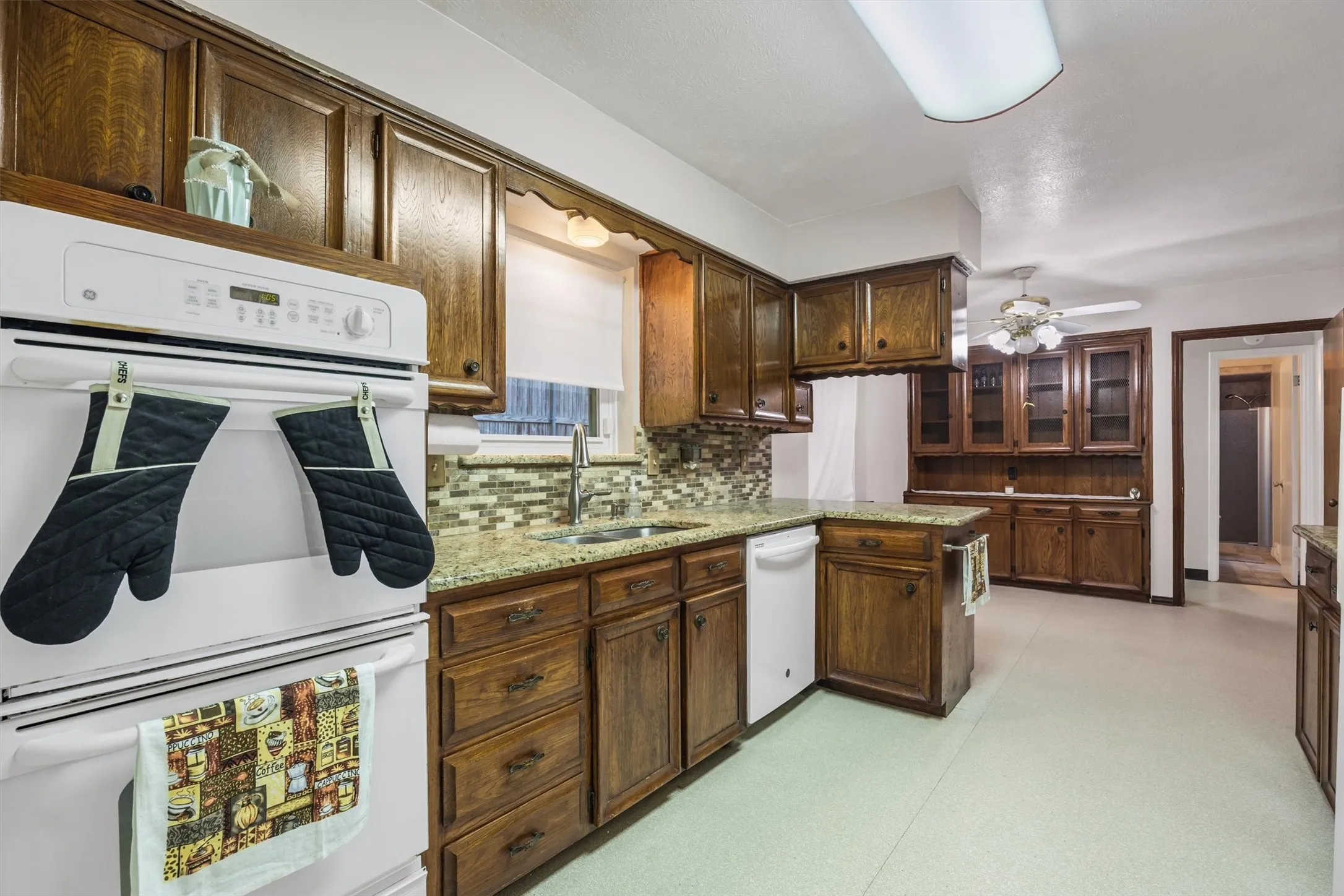 Single Family Residence For Sale in Dallas County , 7959 Greenhollow Lane, Dallas, Texas 75240, 4 Bedroom, 3 Bathroom, 2 Garage spaces, 2,241 Sqft, built in 1969, mls#21341393, Real Estate Agent in Dallas, Homes For Sale in Dallas county, Homes For Sale in Dallas, Realtor in Dallas Texas, Real Estate Brokerage Independent Realty Texas, Luminita Cordes Realtor