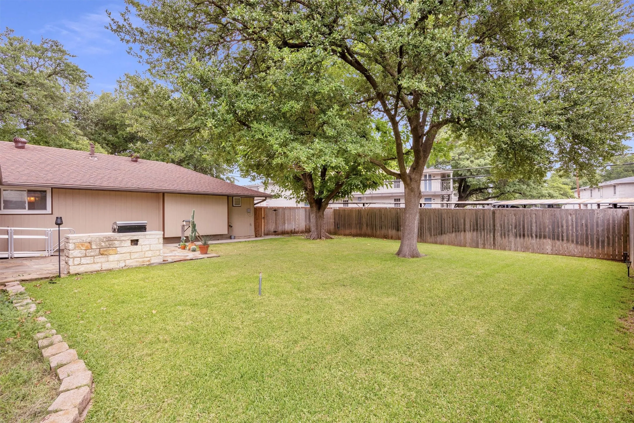 Single Family Residence For Sale in Dallas County , 7959 Greenhollow Lane, Dallas, Texas 75240, 4 Bedroom, 3 Bathroom, 2 Garage spaces, 2,241 Sqft, built in 1969, mls#21341393, Real Estate Agent in Dallas, Homes For Sale in Dallas county, Homes For Sale in Dallas, Realtor in Dallas Texas, Real Estate Brokerage Independent Realty Texas, Luminita Cordes Realtor