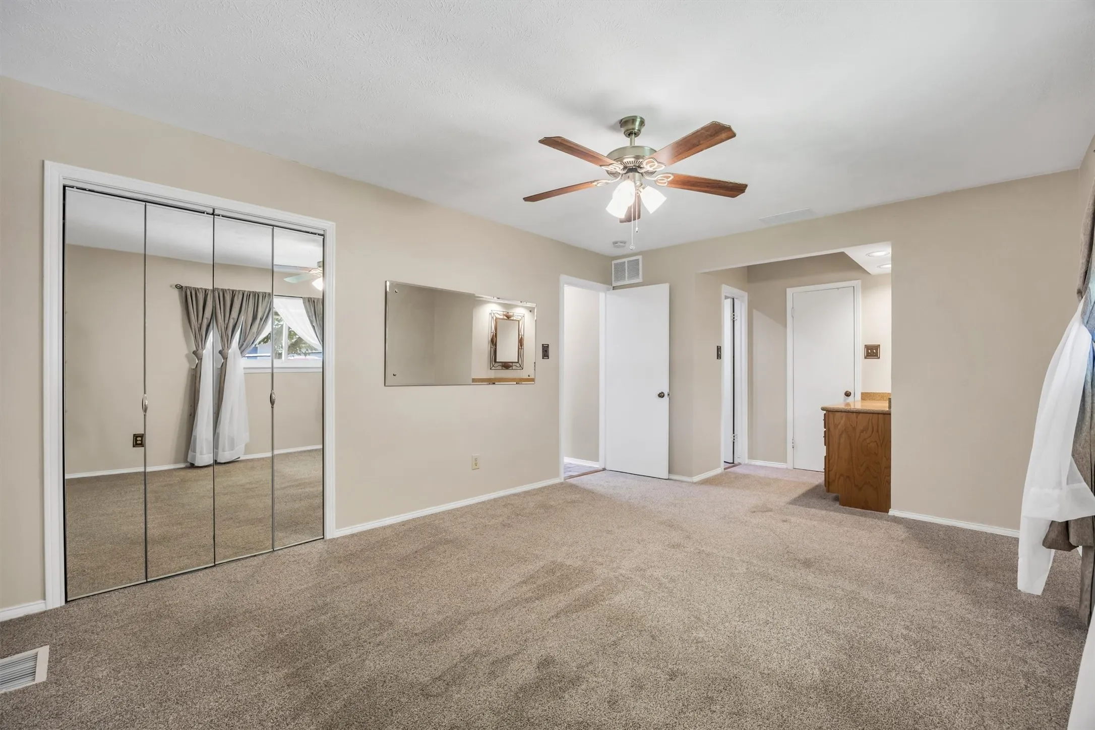 Single Family Residence For Sale in Dallas County , 7959 Greenhollow Lane, Dallas, Texas 75240, 4 Bedroom, 3 Bathroom, 2 Garage spaces, 2,241 Sqft, built in 1969, mls#21341393, Real Estate Agent in Dallas, Homes For Sale in Dallas county, Homes For Sale in Dallas, Realtor in Dallas Texas, Real Estate Brokerage Independent Realty Texas, Luminita Cordes Realtor