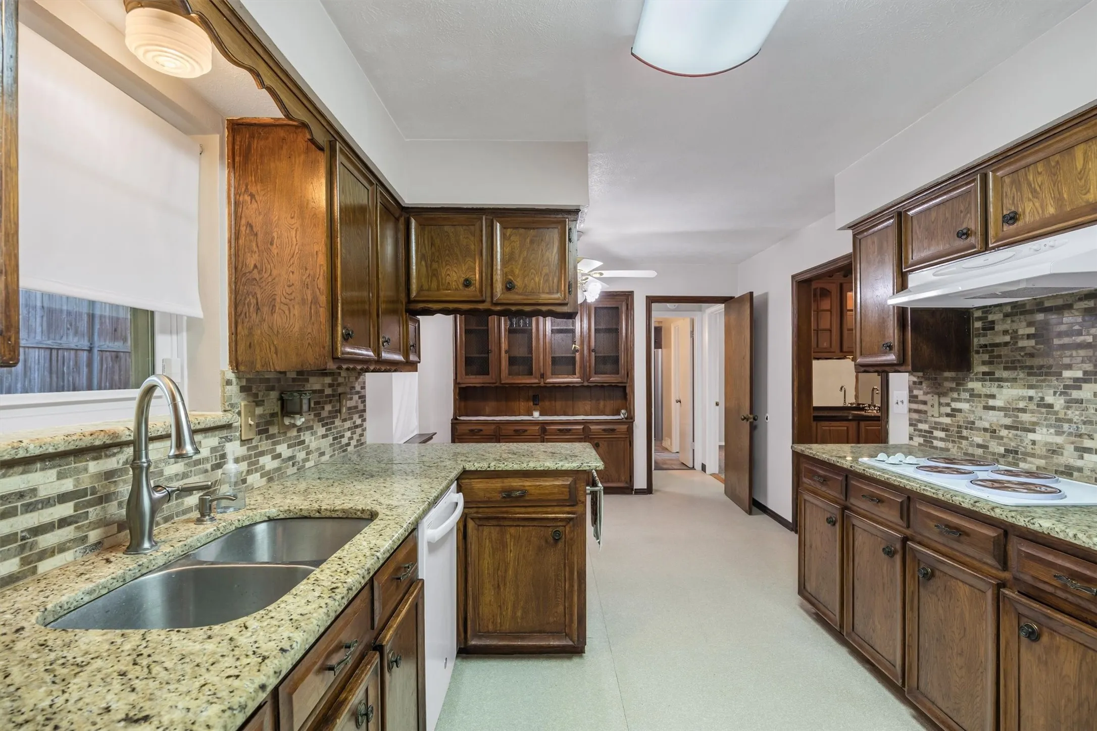 Single Family Residence For Sale in Dallas County , 7959 Greenhollow Lane, Dallas, Texas 75240, 4 Bedroom, 3 Bathroom, 2 Garage spaces, 2,241 Sqft, built in 1969, mls#21341393, Real Estate Agent in Dallas, Homes For Sale in Dallas county, Homes For Sale in Dallas, Realtor in Dallas Texas, Real Estate Brokerage Independent Realty Texas, Luminita Cordes Realtor