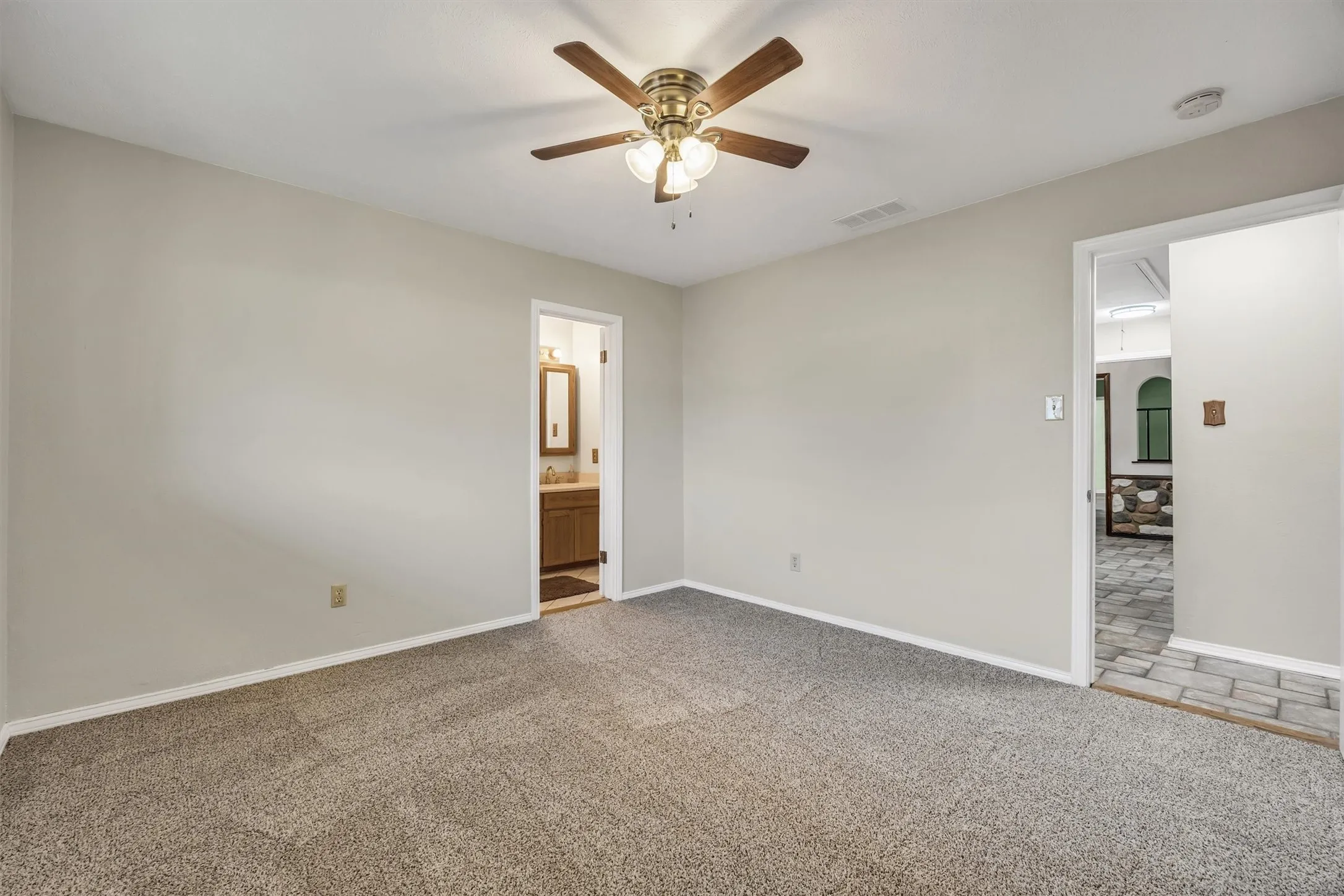 Single Family Residence For Sale in Dallas County , 7959 Greenhollow Lane, Dallas, Texas 75240, 4 Bedroom, 3 Bathroom, 2 Garage spaces, 2,241 Sqft, built in 1969, mls#21341393, Real Estate Agent in Dallas, Homes For Sale in Dallas county, Homes For Sale in Dallas, Realtor in Dallas Texas, Real Estate Brokerage Independent Realty Texas, Luminita Cordes Realtor