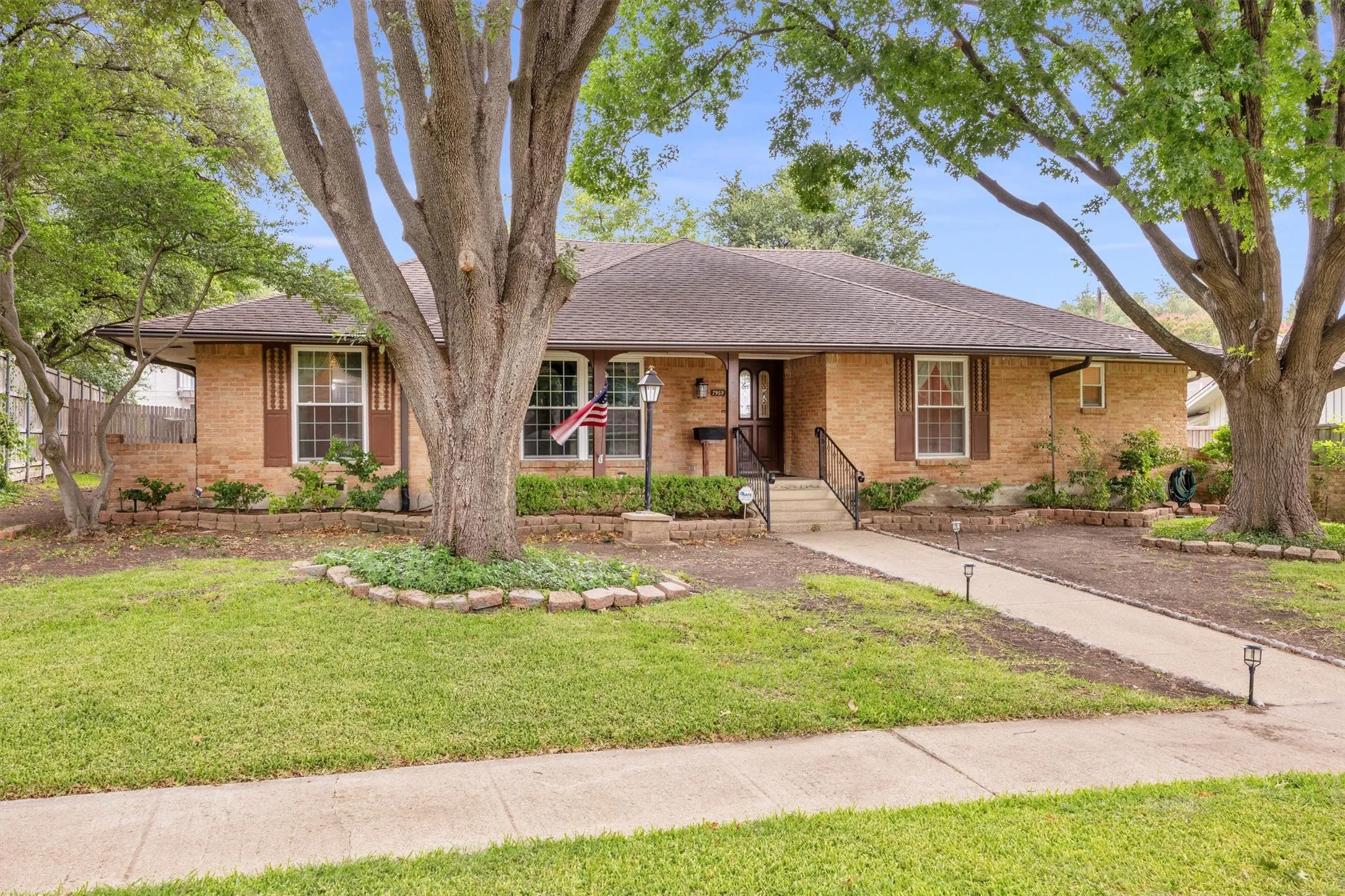 Single Family Residence For Sale in Dallas County , 7959 Greenhollow Lane, Dallas, Texas 75240, 4 Bedroom, 3 Bathroom, 2 Garage spaces, 2,241 Sqft, built in 1969, mls#21341393, Real Estate Agent in Dallas, Homes For Sale in Dallas county, Homes For Sale in Dallas, Realtor in Dallas Texas, Real Estate Brokerage Independent Realty Texas, Luminita Cordes Realtor