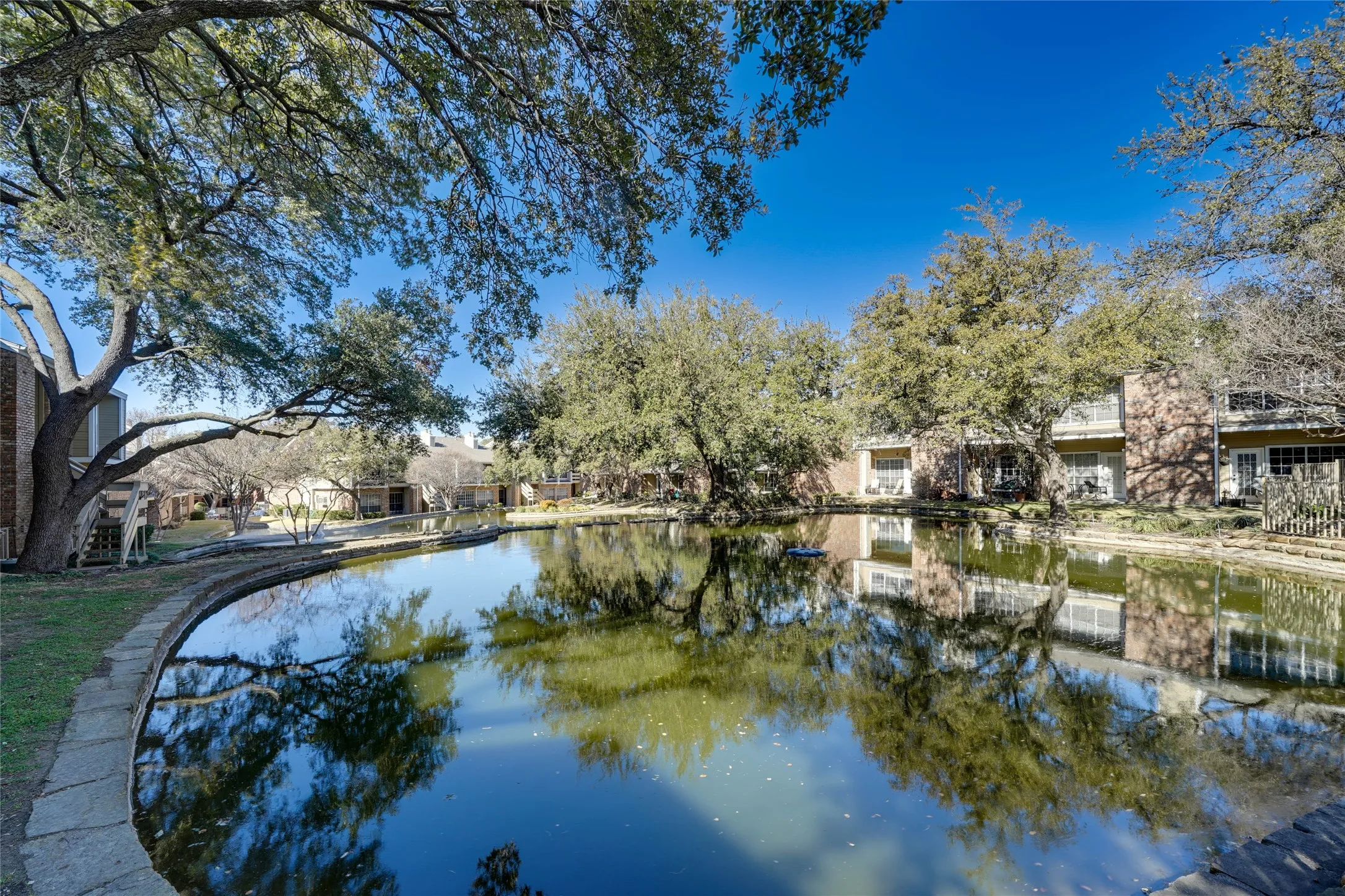 Condominium For Rent in Dallas County , 3550 Country Square Drive 409, Carrollton, Texas 75006, 2 Bedroom, 1 Bathroom, Garage spaces, 872 Sqft, built in 1982, mls#21340575, Real Estate Agent in Carrollton, Homes For Rent in Dallas county, Homes For Rent in Carrollton, Realtor in Carrollton Texas, Real Estate Brokerage Independent Realty Texas, Luminita Cordes Realtor