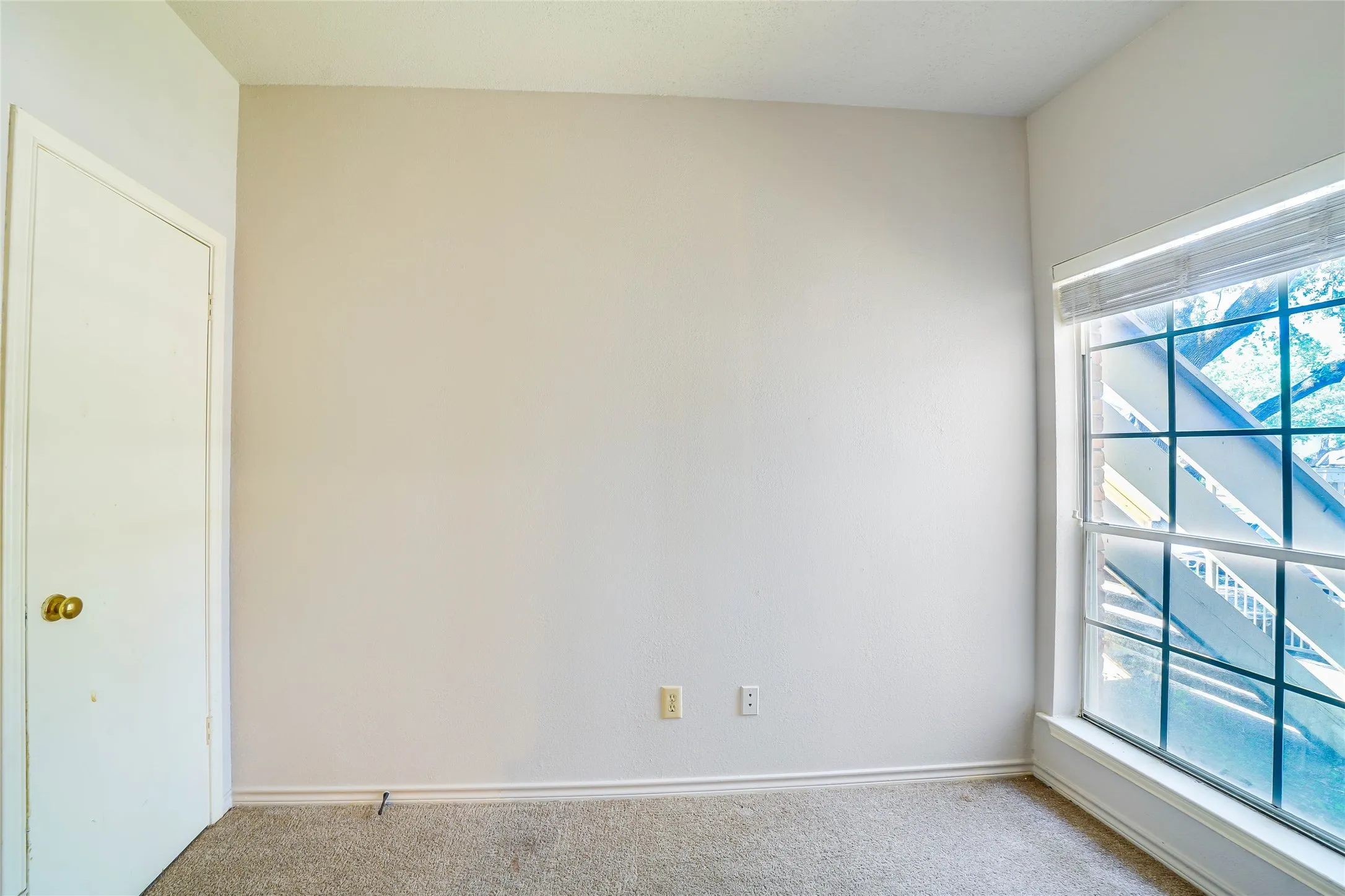Condominium For Rent in Dallas County , 3550 Country Square Drive 409, Carrollton, Texas 75006, 2 Bedroom, 1 Bathroom, Garage spaces, 872 Sqft, built in 1982, mls#21340575, Real Estate Agent in Carrollton, Homes For Rent in Dallas county, Homes For Rent in Carrollton, Realtor in Carrollton Texas, Real Estate Brokerage Independent Realty Texas, Luminita Cordes Realtor