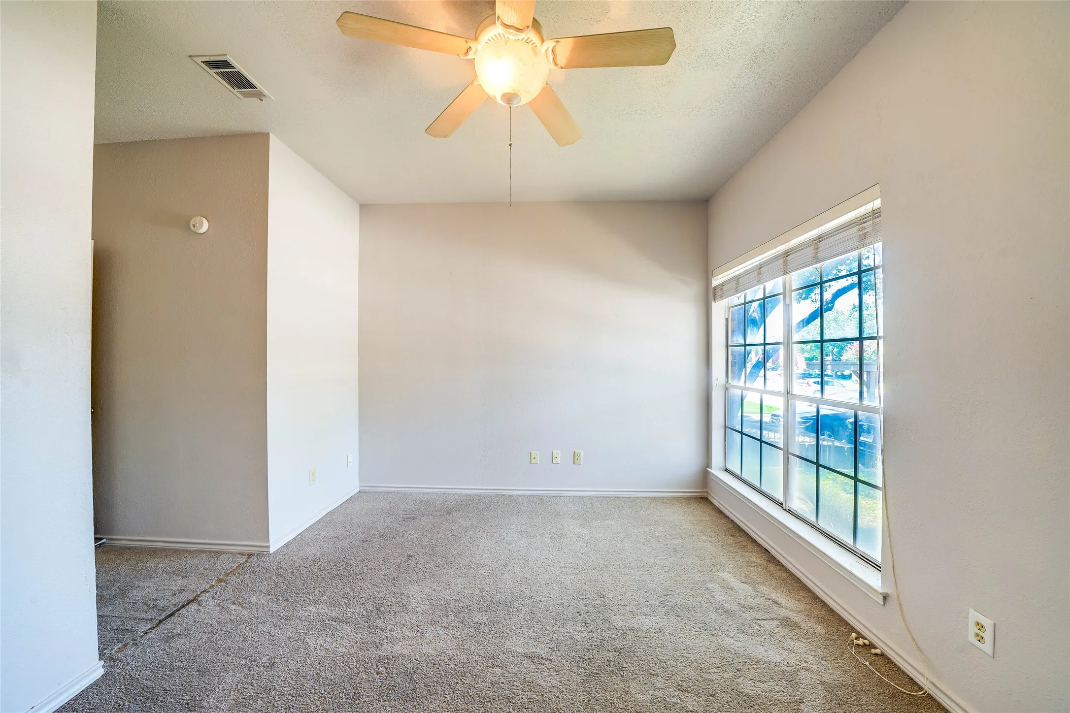 Condominium For Rent in Dallas County , 3550 Country Square Drive 409, Carrollton, Texas 75006, 2 Bedroom, 1 Bathroom, Garage spaces, 872 Sqft, built in 1982, mls#21340575, Real Estate Agent in Carrollton, Homes For Rent in Dallas county, Homes For Rent in Carrollton, Realtor in Carrollton Texas, Real Estate Brokerage Independent Realty Texas, Luminita Cordes Realtor