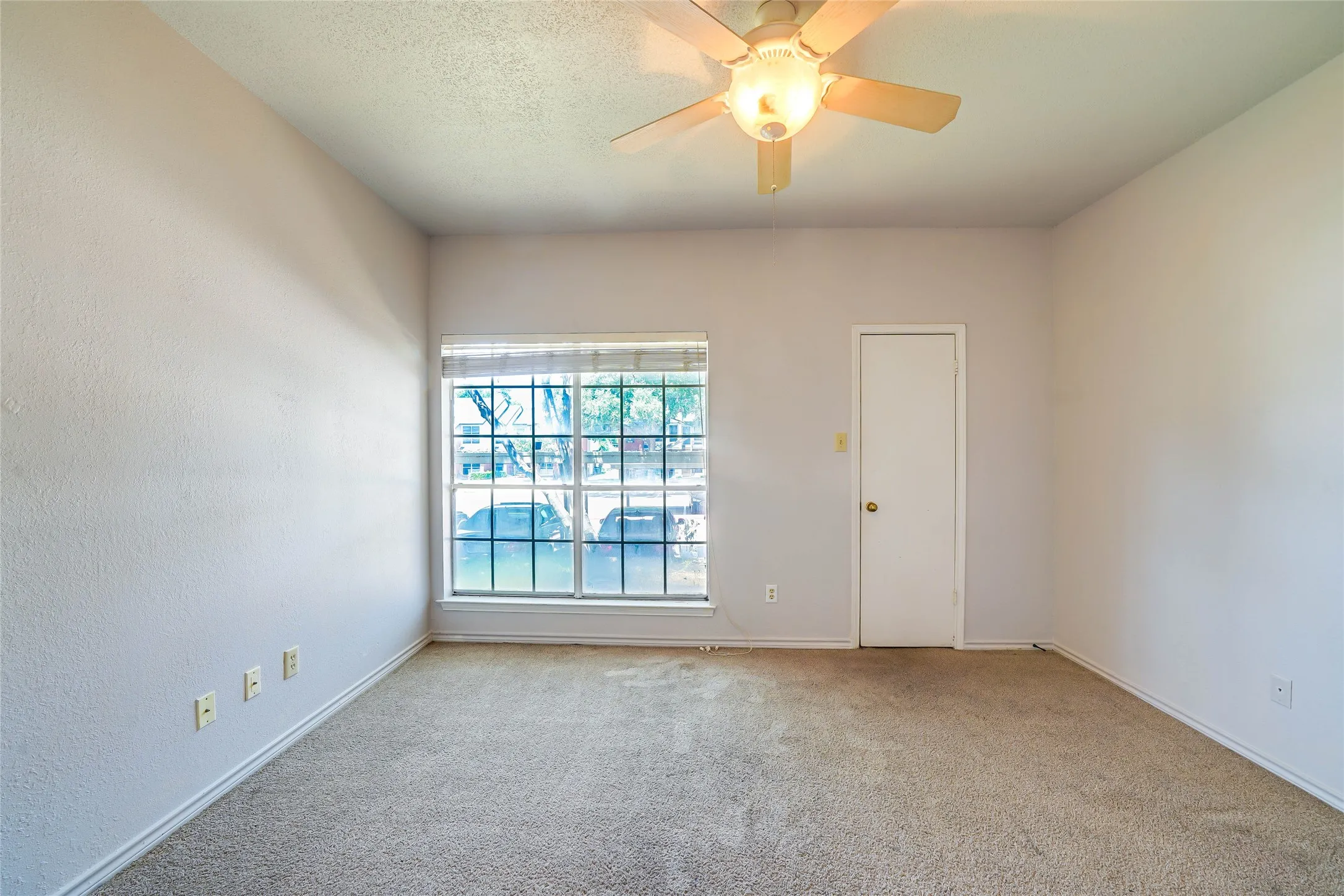 Condominium For Rent in Dallas County , 3550 Country Square Drive 409, Carrollton, Texas 75006, 2 Bedroom, 1 Bathroom, Garage spaces, 872 Sqft, built in 1982, mls#21340575, Real Estate Agent in Carrollton, Homes For Rent in Dallas county, Homes For Rent in Carrollton, Realtor in Carrollton Texas, Real Estate Brokerage Independent Realty Texas, Luminita Cordes Realtor