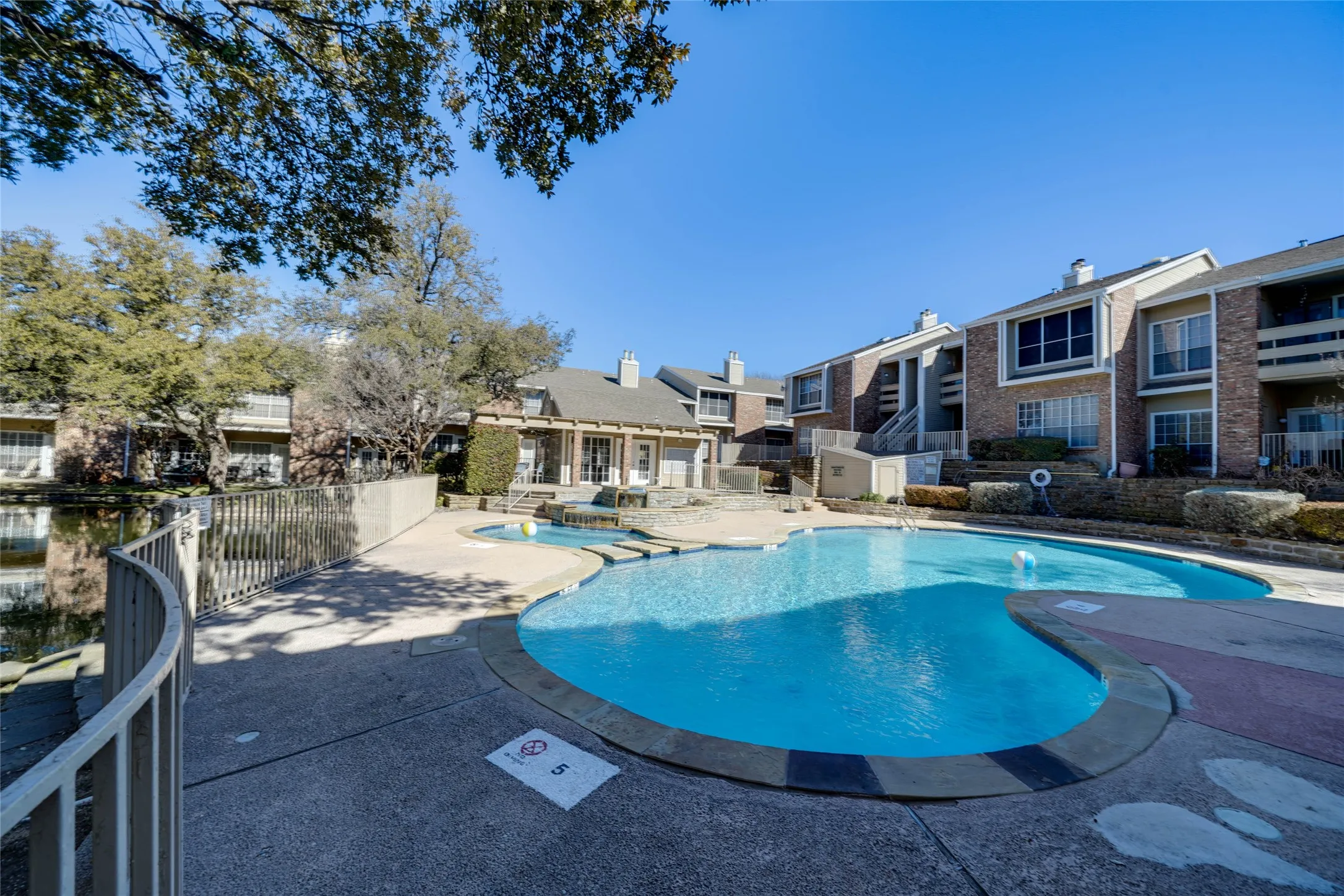 Condominium For Rent in Dallas County , 3550 Country Square Drive 409, Carrollton, Texas 75006, 2 Bedroom, 1 Bathroom, Garage spaces, 872 Sqft, built in 1982, mls#21340575, Real Estate Agent in Carrollton, Homes For Rent in Dallas county, Homes For Rent in Carrollton, Realtor in Carrollton Texas, Real Estate Brokerage Independent Realty Texas, Luminita Cordes Realtor