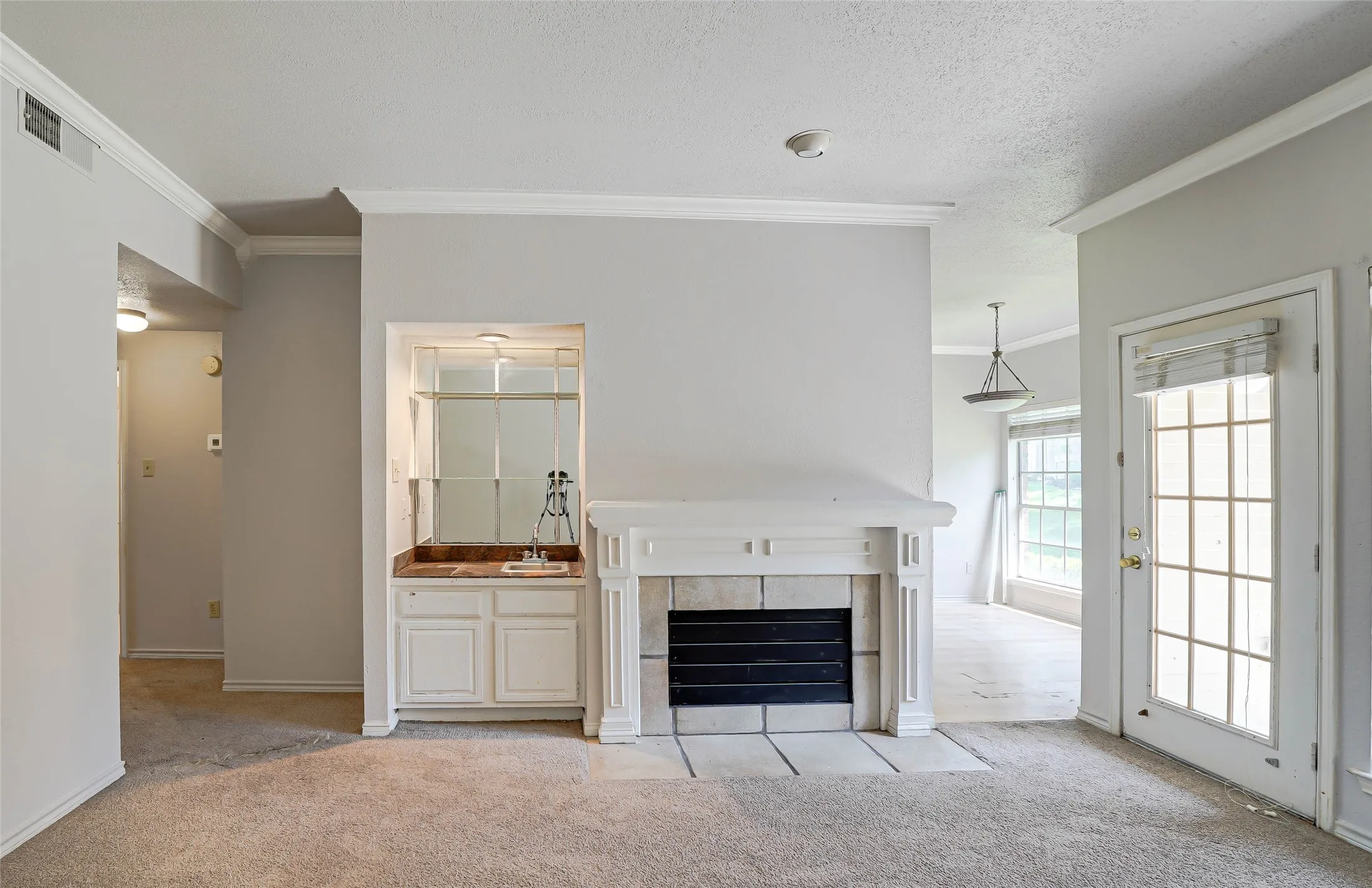 Condominium For Rent in Dallas County , 3550 Country Square Drive 409, Carrollton, Texas 75006, 2 Bedroom, 1 Bathroom, Garage spaces, 872 Sqft, built in 1982, mls#21340575, Real Estate Agent in Carrollton, Homes For Rent in Dallas county, Homes For Rent in Carrollton, Realtor in Carrollton Texas, Real Estate Brokerage Independent Realty Texas, Luminita Cordes Realtor