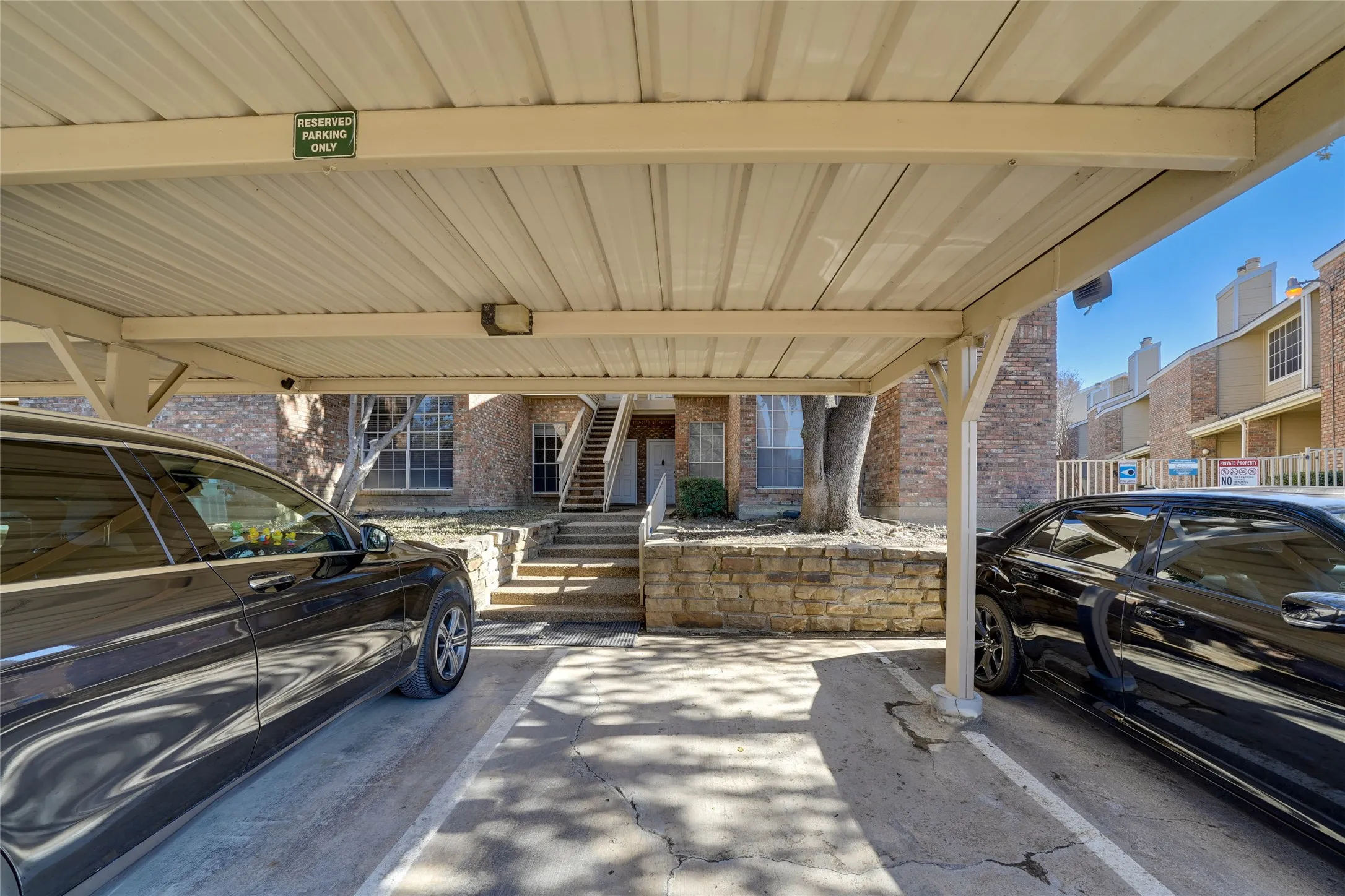 Condominium For Rent in Dallas County , 3550 Country Square Drive 409, Carrollton, Texas 75006, 2 Bedroom, 1 Bathroom, Garage spaces, 872 Sqft, built in 1982, mls#21340575, Real Estate Agent in Carrollton, Homes For Rent in Dallas county, Homes For Rent in Carrollton, Realtor in Carrollton Texas, Real Estate Brokerage Independent Realty Texas, Luminita Cordes Realtor