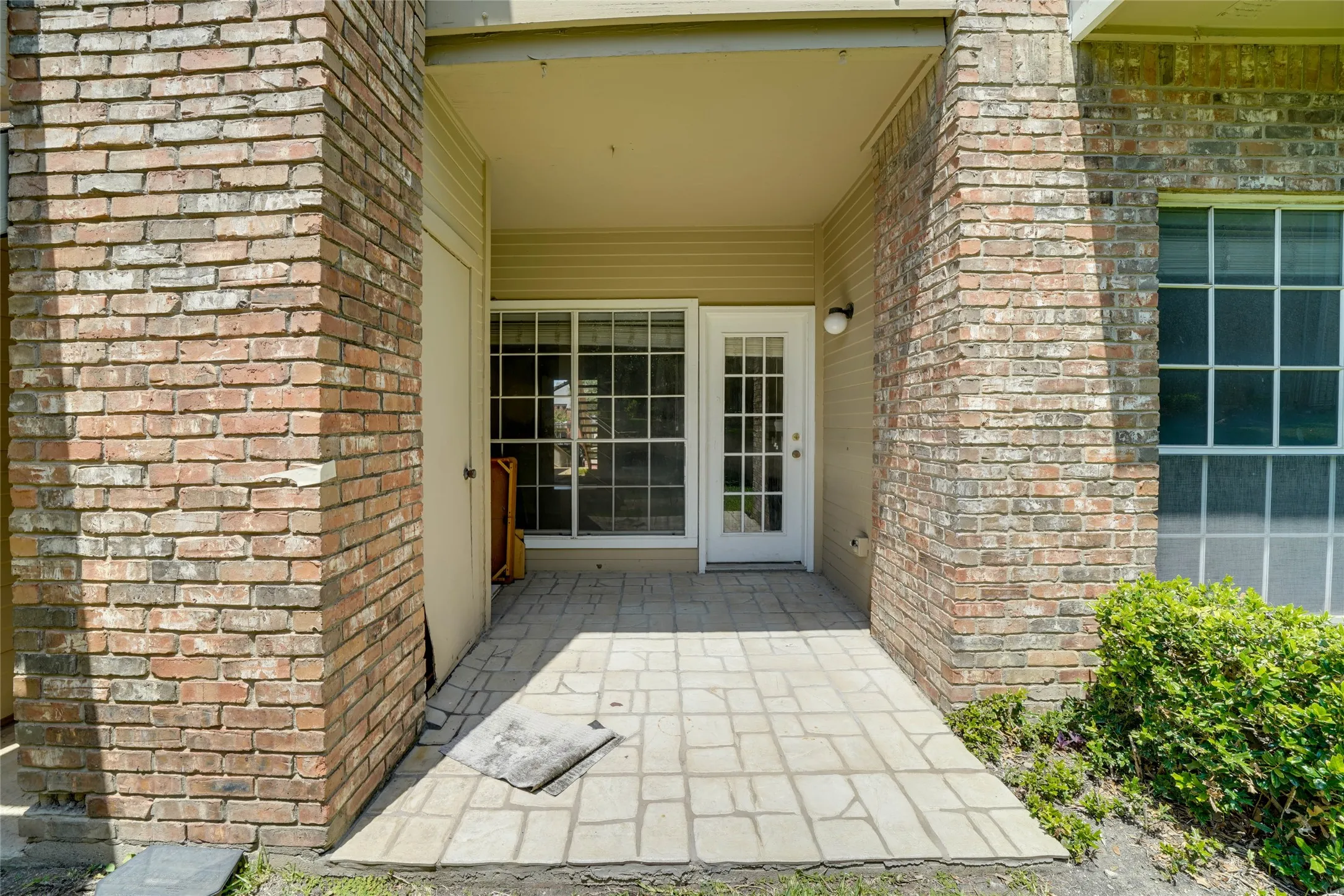 Condominium For Rent in Dallas County , 3550 Country Square Drive 409, Carrollton, Texas 75006, 2 Bedroom, 1 Bathroom, Garage spaces, 872 Sqft, built in 1982, mls#21340575, Real Estate Agent in Carrollton, Homes For Rent in Dallas county, Homes For Rent in Carrollton, Realtor in Carrollton Texas, Real Estate Brokerage Independent Realty Texas, Luminita Cordes Realtor