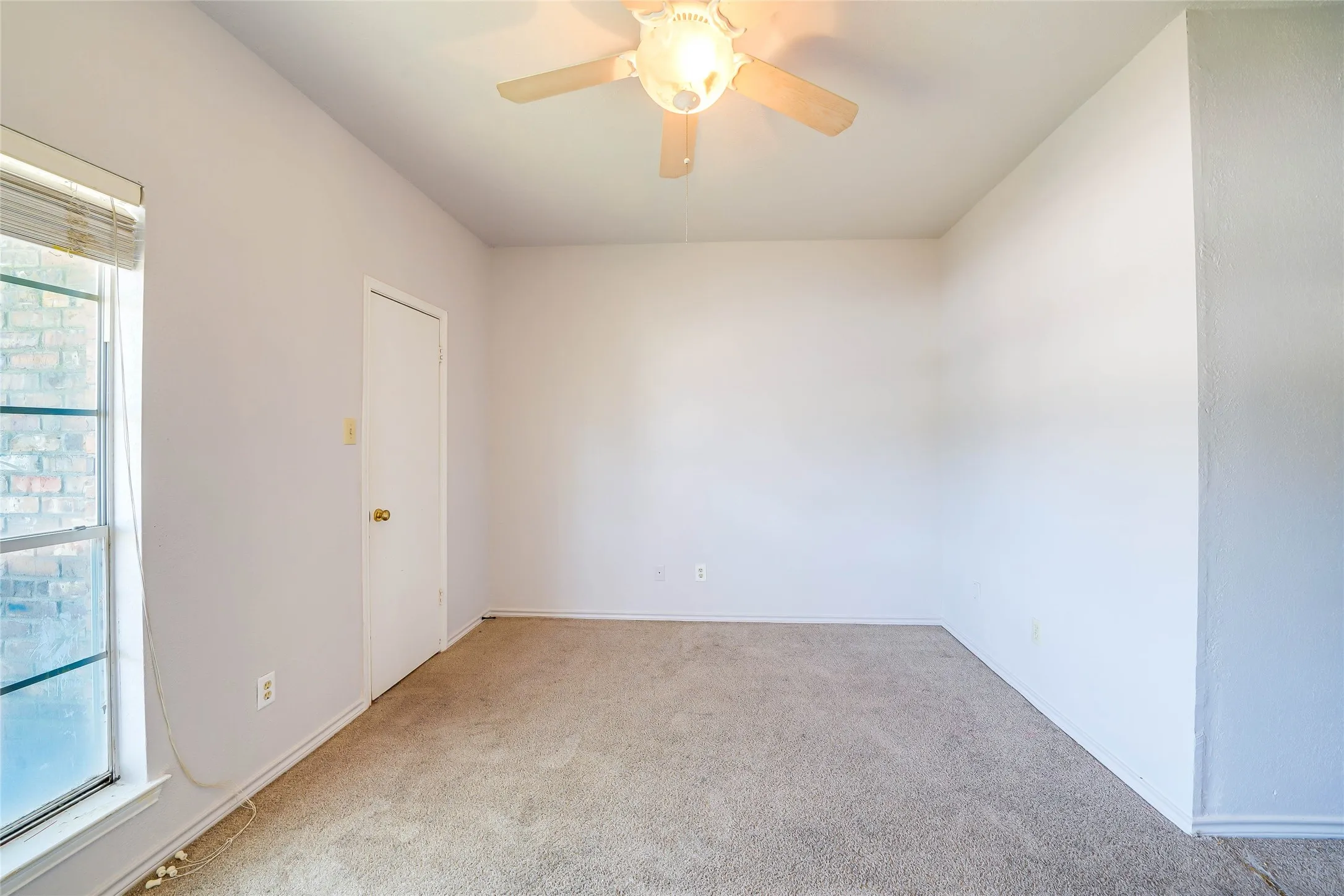 Condominium For Rent in Dallas County , 3550 Country Square Drive 409, Carrollton, Texas 75006, 2 Bedroom, 1 Bathroom, Garage spaces, 872 Sqft, built in 1982, mls#21340575, Real Estate Agent in Carrollton, Homes For Rent in Dallas county, Homes For Rent in Carrollton, Realtor in Carrollton Texas, Real Estate Brokerage Independent Realty Texas, Luminita Cordes Realtor