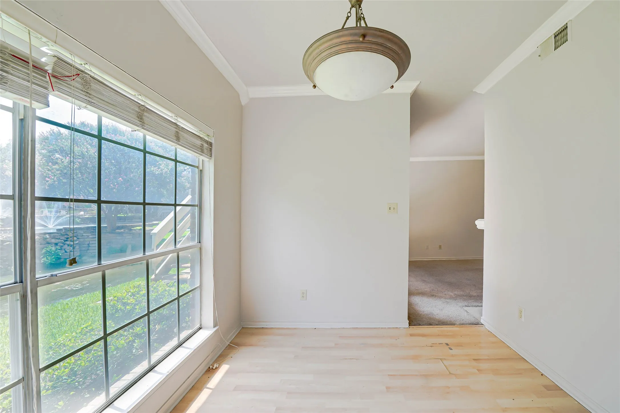 Condominium For Rent in Dallas County , 3550 Country Square Drive 409, Carrollton, Texas 75006, 2 Bedroom, 1 Bathroom, Garage spaces, 872 Sqft, built in 1982, mls#21340575, Real Estate Agent in Carrollton, Homes For Rent in Dallas county, Homes For Rent in Carrollton, Realtor in Carrollton Texas, Real Estate Brokerage Independent Realty Texas, Luminita Cordes Realtor