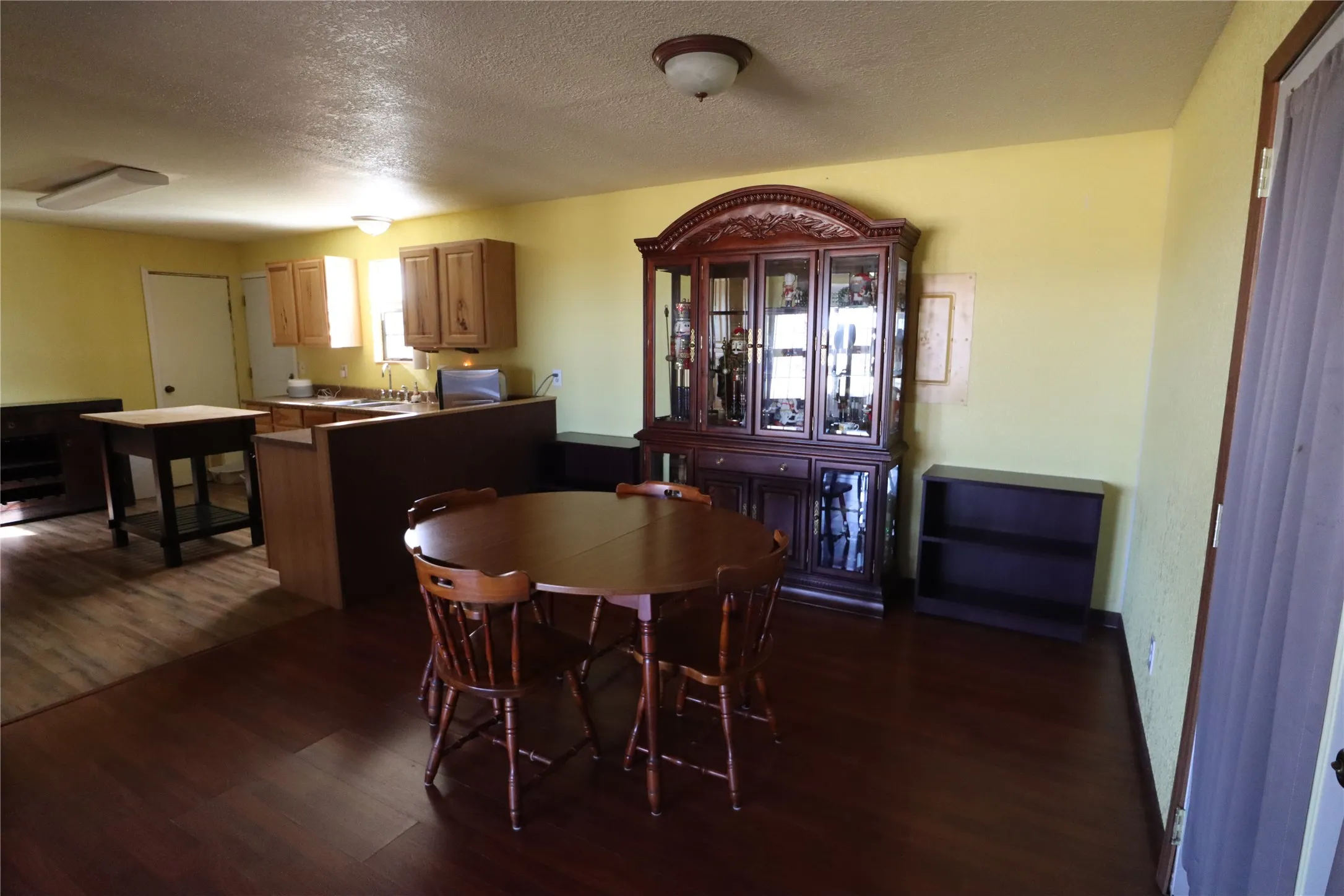 Single Family Residence For Sale in Eastland County , 225 County Road 472, Ranger, Texas 76470, 3 Bedrooms, 2 Bathrooms, 2 Garage spaces, 1,908 Sqft, built in 1960, Price $185,000, mls#21341737, Real Estate Agent in Ranger, Homes For Sale in Eastland county, Homes For Sale in Ranger, Realtor in Ranger Texas, Real Estate Brokerage Independent Realty Texas, Luminita Cordes Realtor