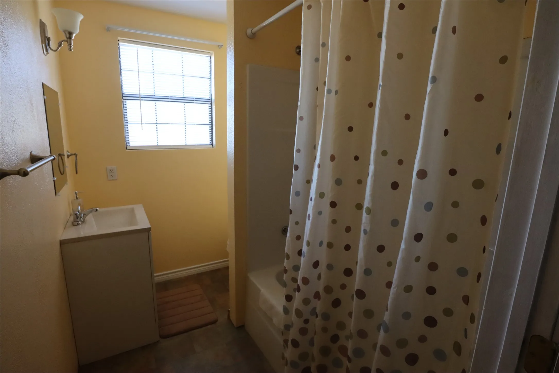 Single Family Residence For Sale in Eastland County , 225 County Road 472, Ranger, Texas 76470, 3 Bedrooms, 2 Bathrooms, 2 Garage spaces, 1,908 Sqft, built in 1960, Price $185,000, mls#21341737, Real Estate Agent in Ranger, Homes For Sale in Eastland county, Homes For Sale in Ranger, Realtor in Ranger Texas, Real Estate Brokerage Independent Realty Texas, Luminita Cordes Realtor