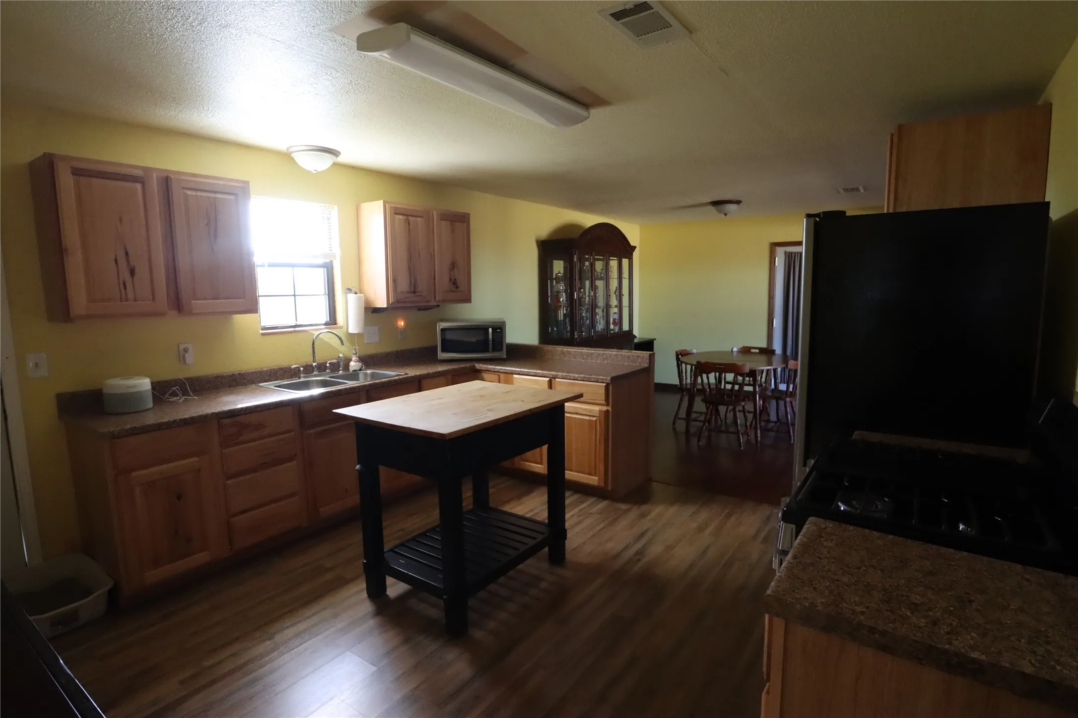 Single Family Residence For Sale in Eastland County , 225 County Road 472, Ranger, Texas 76470, 3 Bedrooms, 2 Bathrooms, 2 Garage spaces, 1,908 Sqft, built in 1960, Price $185,000, mls#21341737, Real Estate Agent in Ranger, Homes For Sale in Eastland county, Homes For Sale in Ranger, Realtor in Ranger Texas, Real Estate Brokerage Independent Realty Texas, Luminita Cordes Realtor