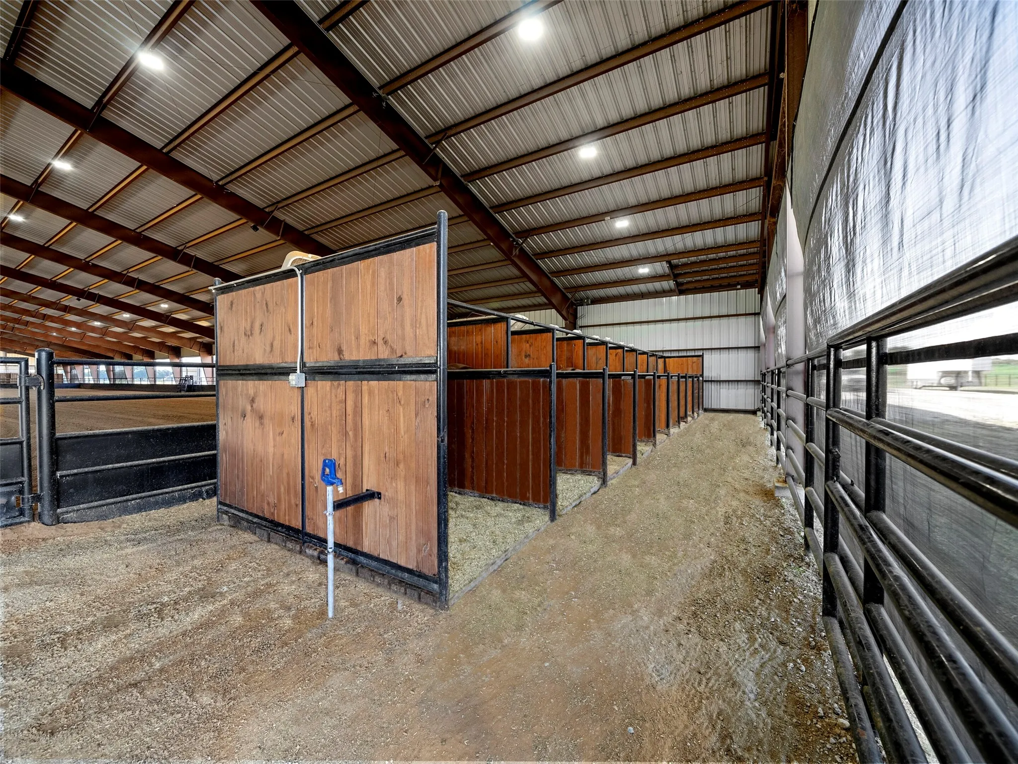 10 TIE-STALLS IN COVERED ARENA...Back View, Features Auto Waterers, Stall Mats, Lights And Fly System