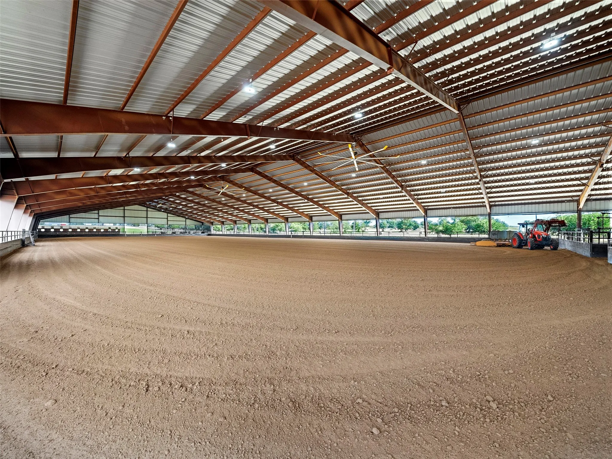 COVERED ARENA INTERIOR...Extra View, Surround Sound Stereo, 3 Big Ass Fans, Wind Screens Around Arena Exterior, Professional Footing