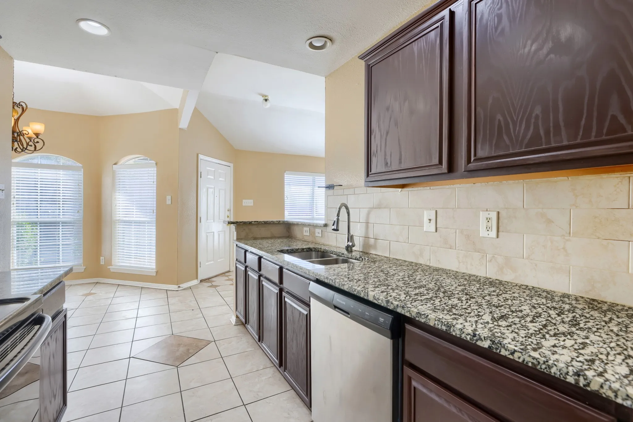 Single Family Residence For Rent in Collin County , 2202 Brookview Drive, Mc Kinney, Texas 75072, 4 Bedroom, 2 Bathroom, Garage spaces, 1,063 Sqft, built in 1994, mls#21336845, Real Estate Agent in Mc Kinney, Homes For Rent in Collin county, Homes For Rent in Mc Kinney, Realtor in Mc Kinney Texas, Real Estate Brokerage Independent Realty Texas, Luminita Cordes Realtor