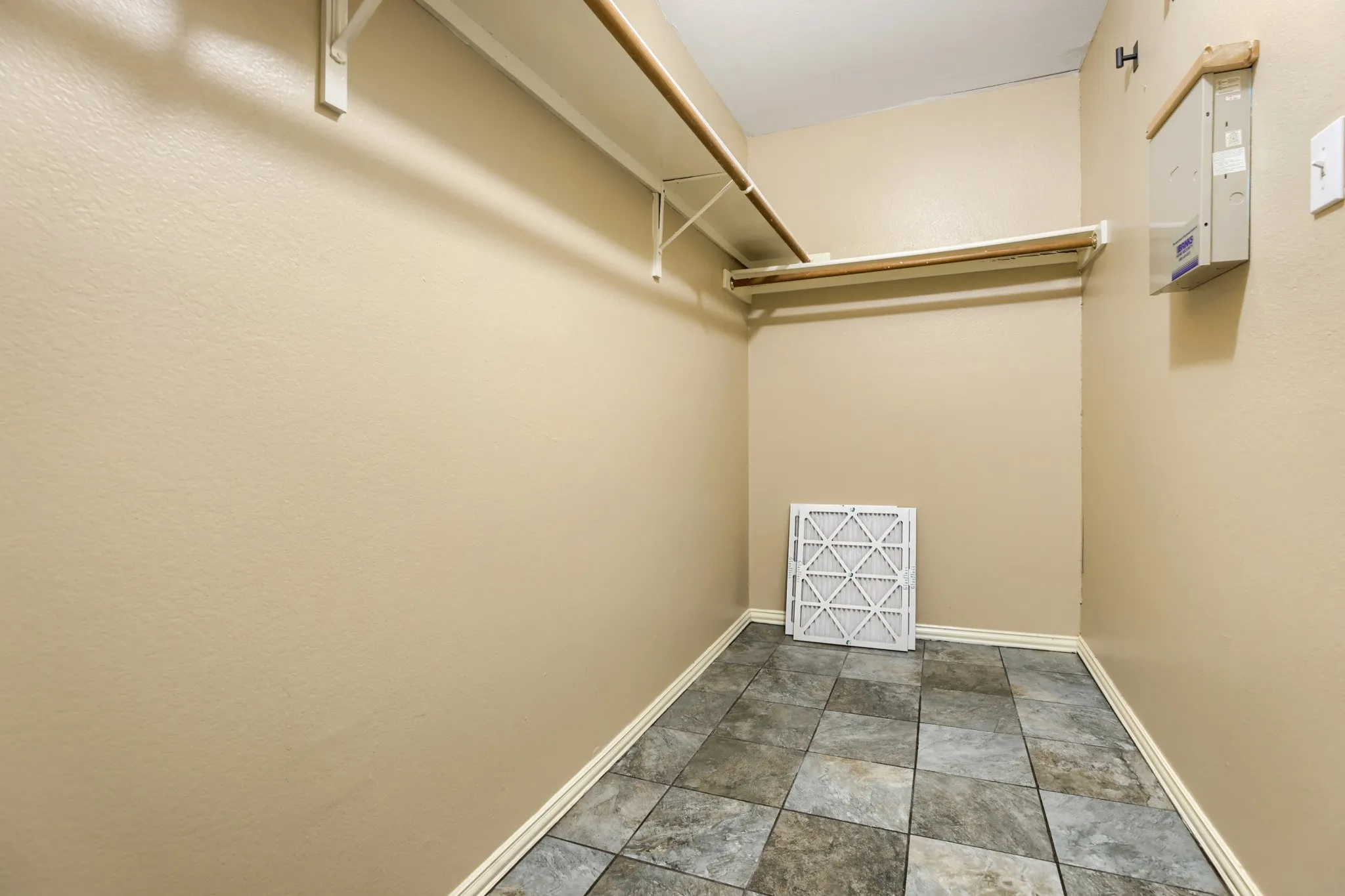 Single Family Residence For Rent in Collin County , 2202 Brookview Drive, Mc Kinney, Texas 75072, 4 Bedroom, 2 Bathroom, Garage spaces, 1,063 Sqft, built in 1994, mls#21336845, Real Estate Agent in Mc Kinney, Homes For Rent in Collin county, Homes For Rent in Mc Kinney, Realtor in Mc Kinney Texas, Real Estate Brokerage Independent Realty Texas, Luminita Cordes Realtor
