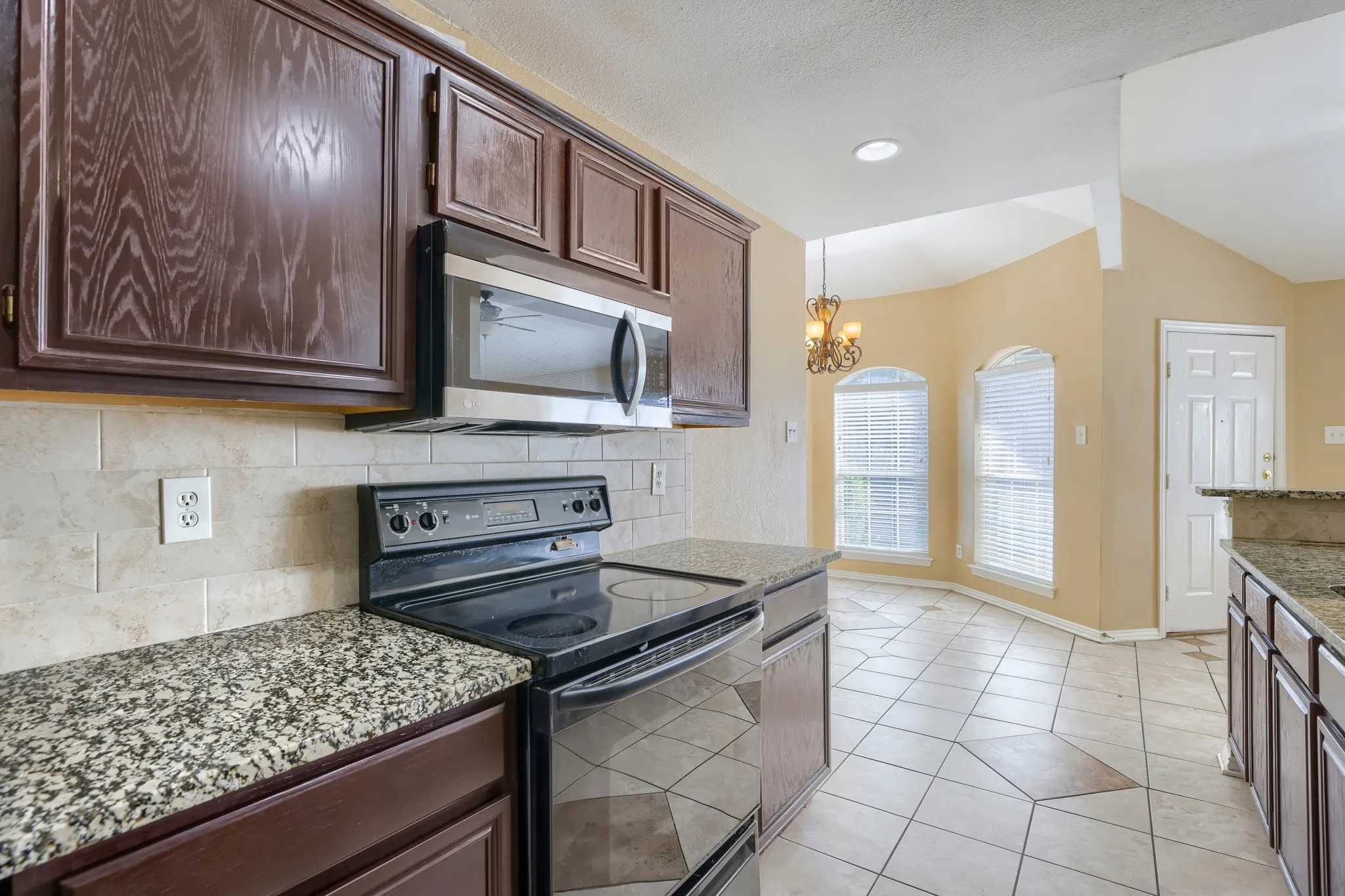 Single Family Residence For Rent in Collin County , 2202 Brookview Drive, Mc Kinney, Texas 75072, 4 Bedroom, 2 Bathroom, Garage spaces, 1,063 Sqft, built in 1994, mls#21336845, Real Estate Agent in Mc Kinney, Homes For Rent in Collin county, Homes For Rent in Mc Kinney, Realtor in Mc Kinney Texas, Real Estate Brokerage Independent Realty Texas, Luminita Cordes Realtor