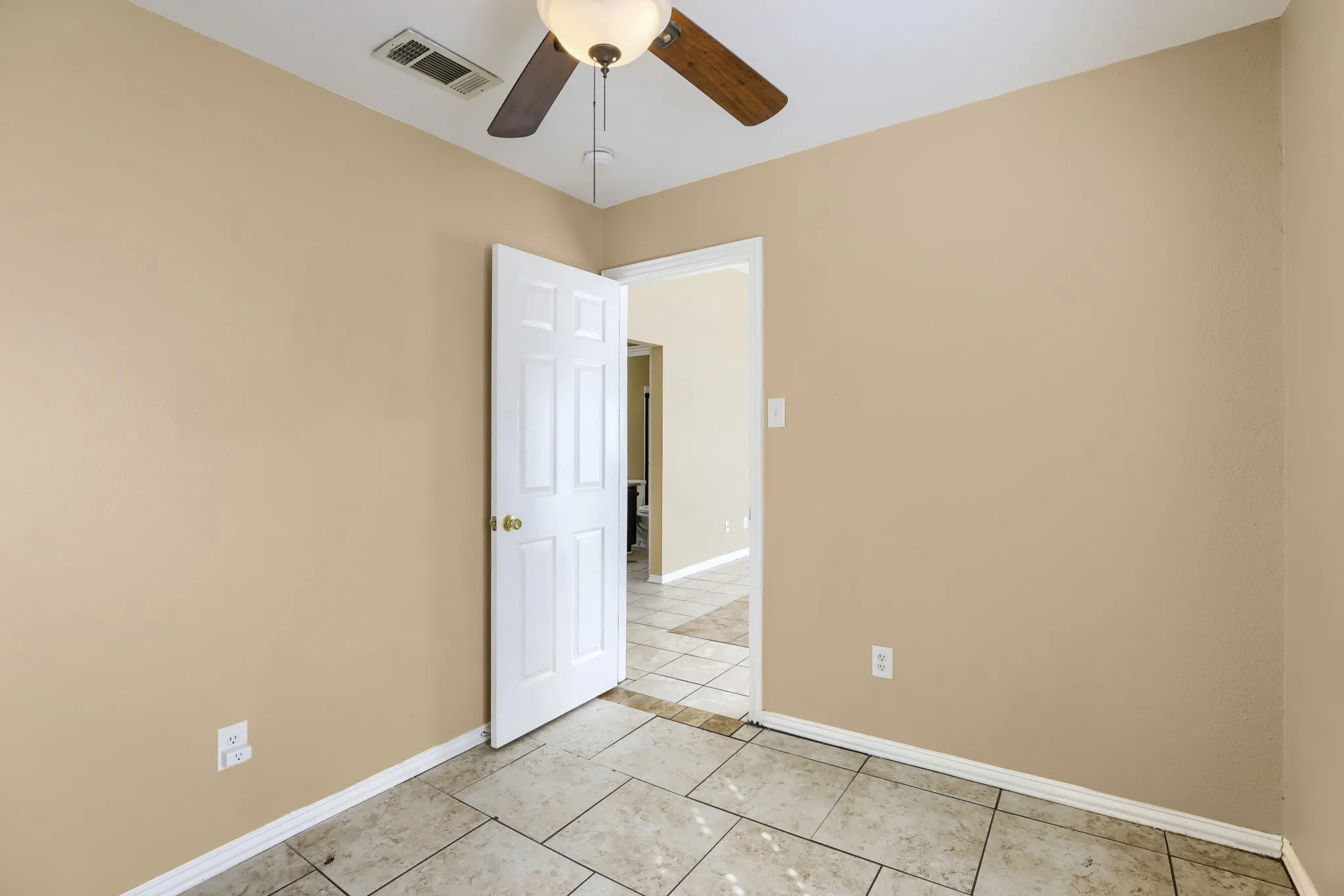 Single Family Residence For Rent in Collin County , 2202 Brookview Drive, Mc Kinney, Texas 75072, 4 Bedroom, 2 Bathroom, Garage spaces, 1,063 Sqft, built in 1994, mls#21336845, Real Estate Agent in Mc Kinney, Homes For Rent in Collin county, Homes For Rent in Mc Kinney, Realtor in Mc Kinney Texas, Real Estate Brokerage Independent Realty Texas, Luminita Cordes Realtor