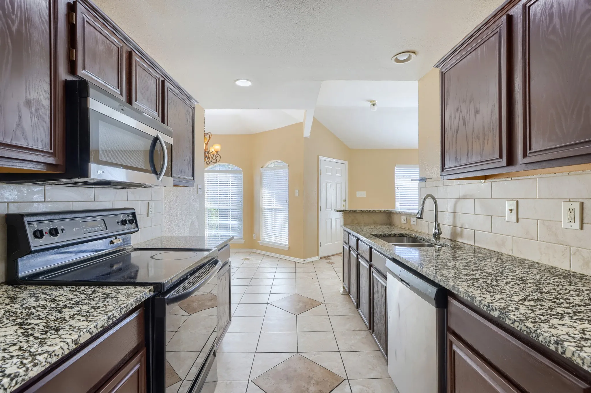 Single Family Residence For Rent in Collin County , 2202 Brookview Drive, Mc Kinney, Texas 75072, 4 Bedroom, 2 Bathroom, Garage spaces, 1,063 Sqft, built in 1994, mls#21336845, Real Estate Agent in Mc Kinney, Homes For Rent in Collin county, Homes For Rent in Mc Kinney, Realtor in Mc Kinney Texas, Real Estate Brokerage Independent Realty Texas, Luminita Cordes Realtor