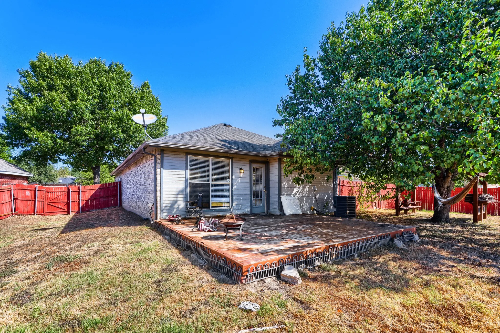 Single Family Residence For Rent in Collin County , 2202 Brookview Drive, Mc Kinney, Texas 75072, 4 Bedroom, 2 Bathroom, Garage spaces, 1,063 Sqft, built in 1994, mls#21336845, Real Estate Agent in Mc Kinney, Homes For Rent in Collin county, Homes For Rent in Mc Kinney, Realtor in Mc Kinney Texas, Real Estate Brokerage Independent Realty Texas, Luminita Cordes Realtor