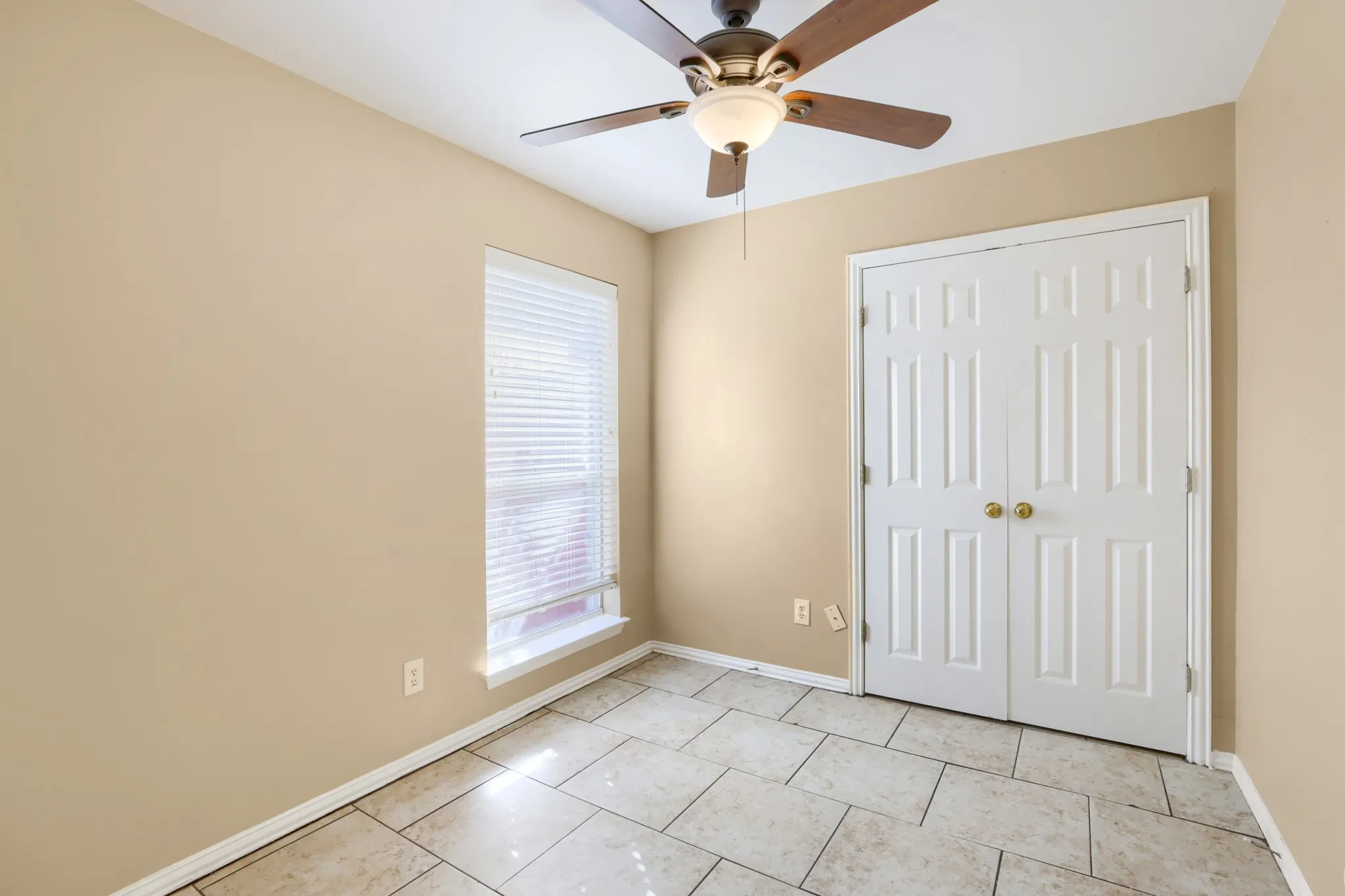 Single Family Residence For Rent in Collin County , 2202 Brookview Drive, Mc Kinney, Texas 75072, 4 Bedroom, 2 Bathroom, Garage spaces, 1,063 Sqft, built in 1994, mls#21336845, Real Estate Agent in Mc Kinney, Homes For Rent in Collin county, Homes For Rent in Mc Kinney, Realtor in Mc Kinney Texas, Real Estate Brokerage Independent Realty Texas, Luminita Cordes Realtor